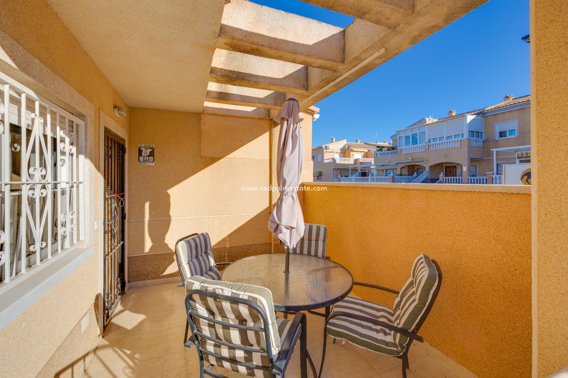 Resale - Villa -
Torrevieja - Pueblo - Centro