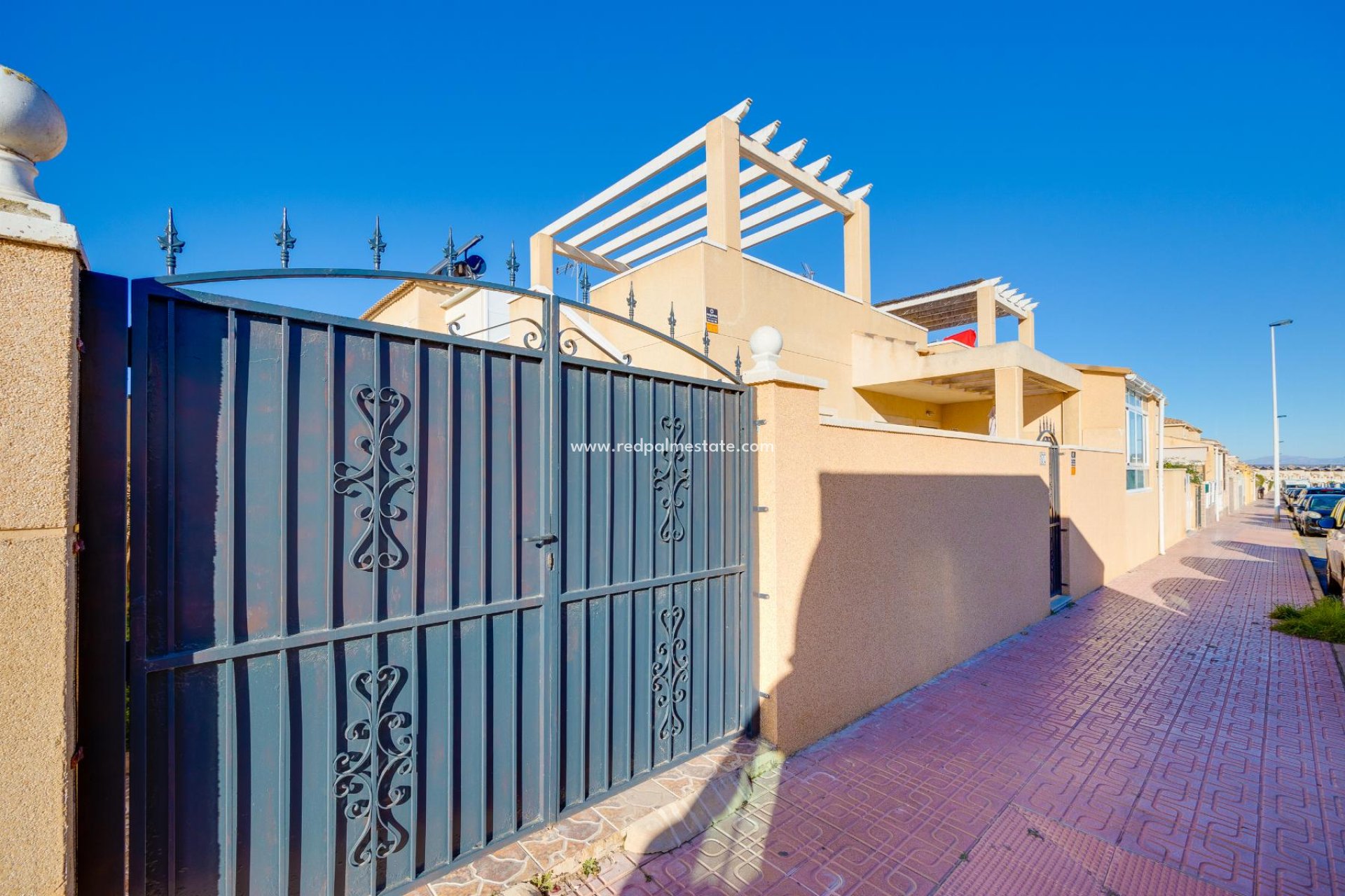 Resale - Villa -
Torrevieja - Pueblo - Centro