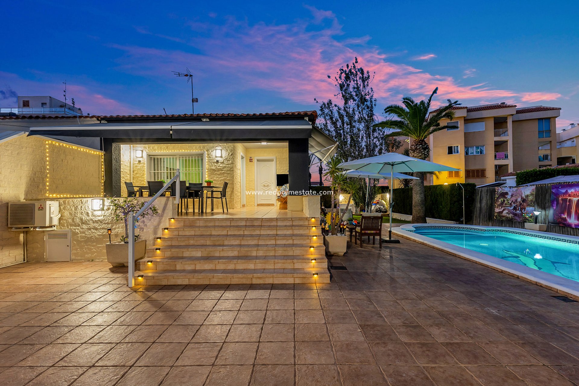 Resale - Villa -
Torrevieja - Punta Prima Torrevieja