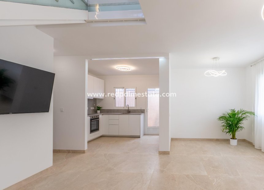 Resale - Villa -
Torrevieja - Punta Prima