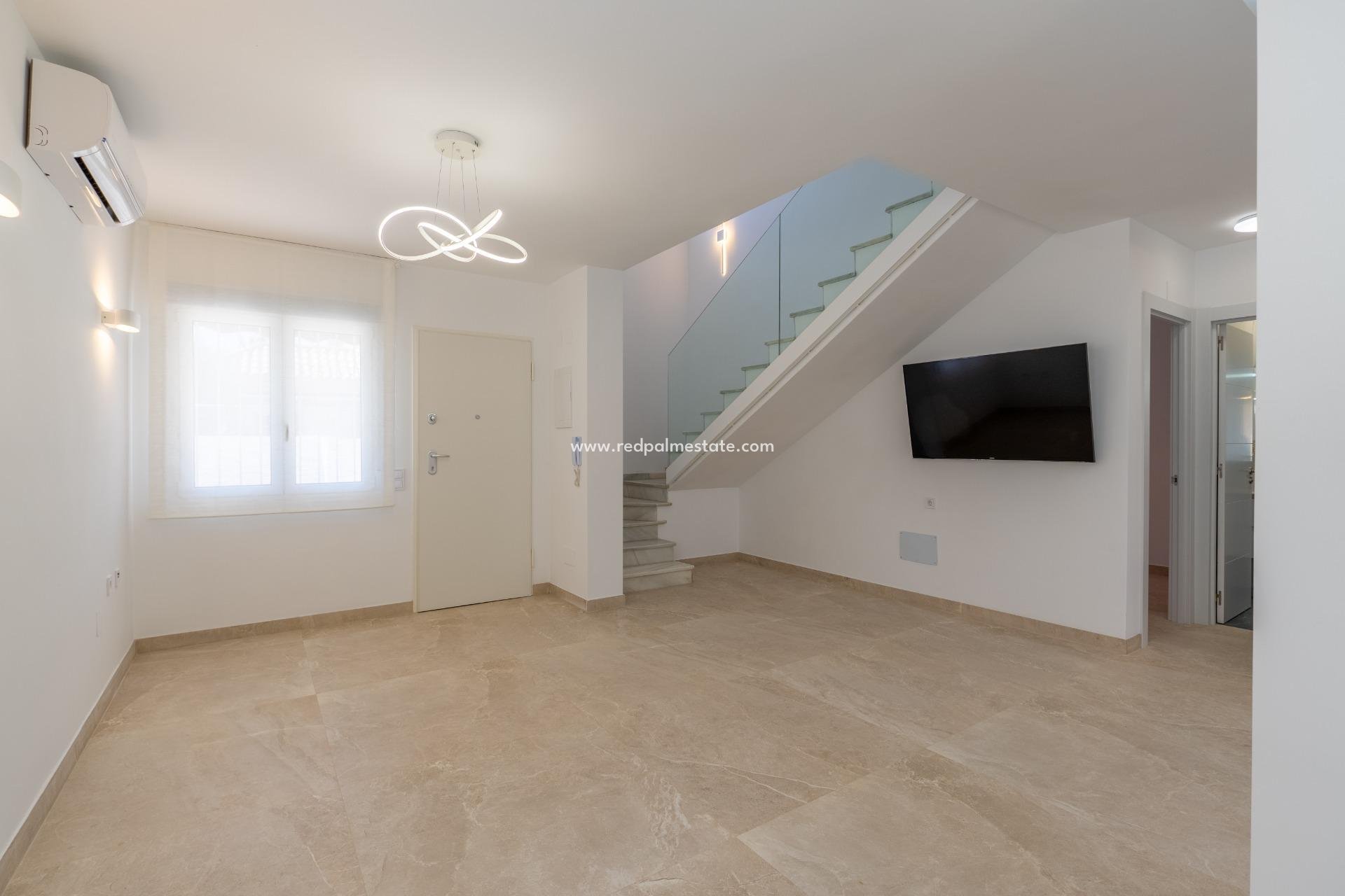 Resale - Villa -
Torrevieja - Punta Prima