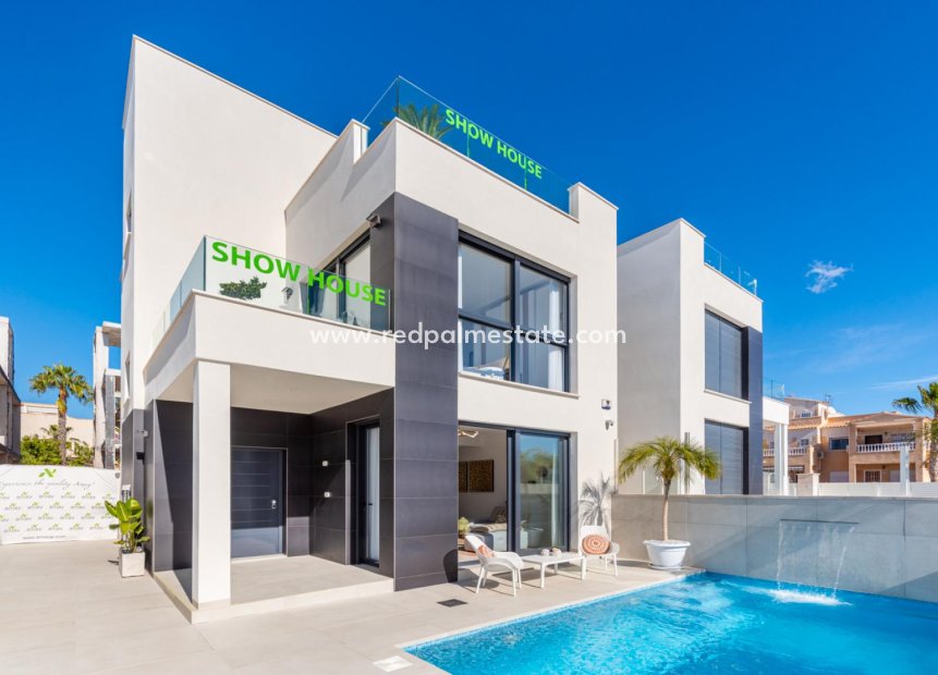 Resale - Villa -
Torrevieja - Punta prima