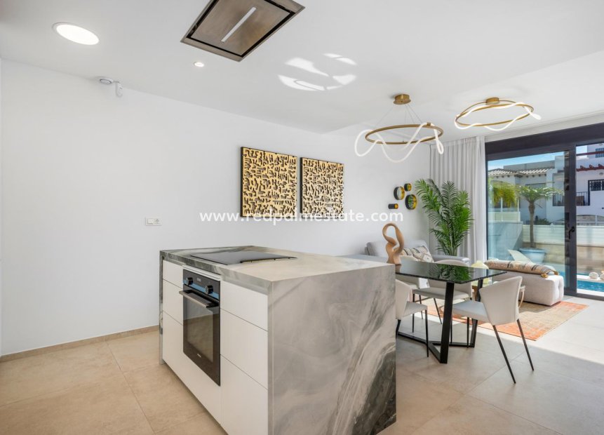 Resale - Villa -
Torrevieja - Punta prima