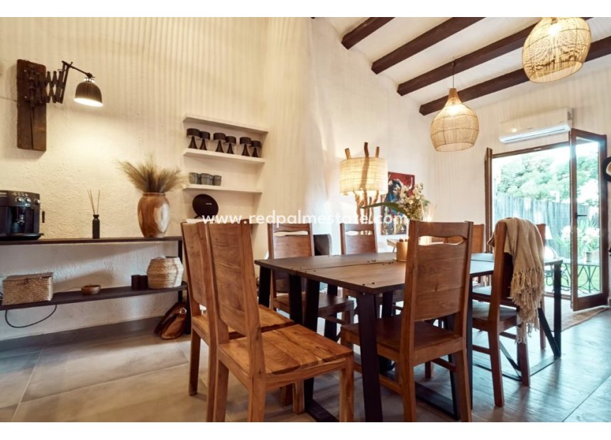 Resale - Villa -
Torrevieja - Punta prima