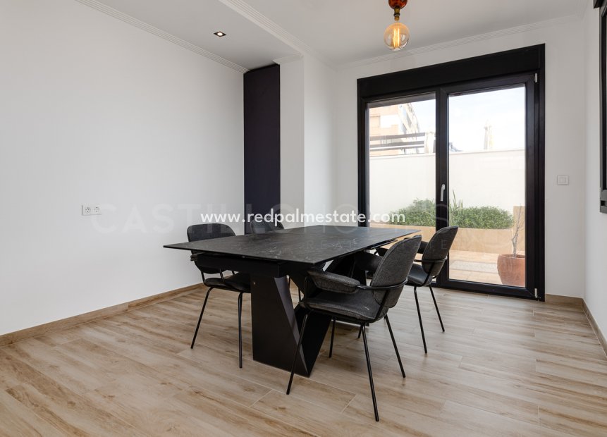 Resale - Villa -
Torrevieja - Torre del moro