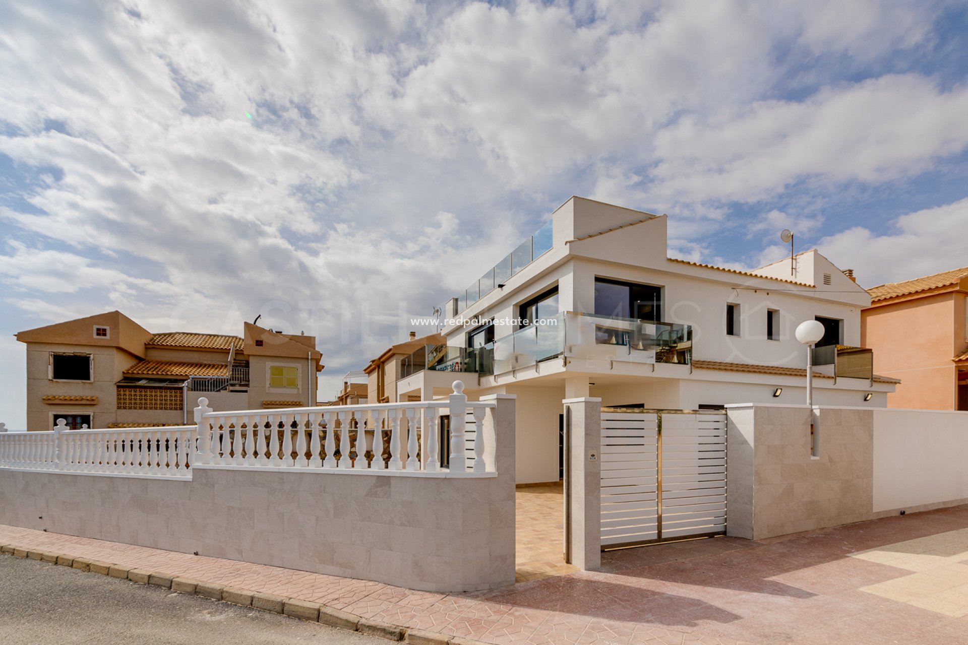 Resale - Villa -
Torrevieja - Torre del moro