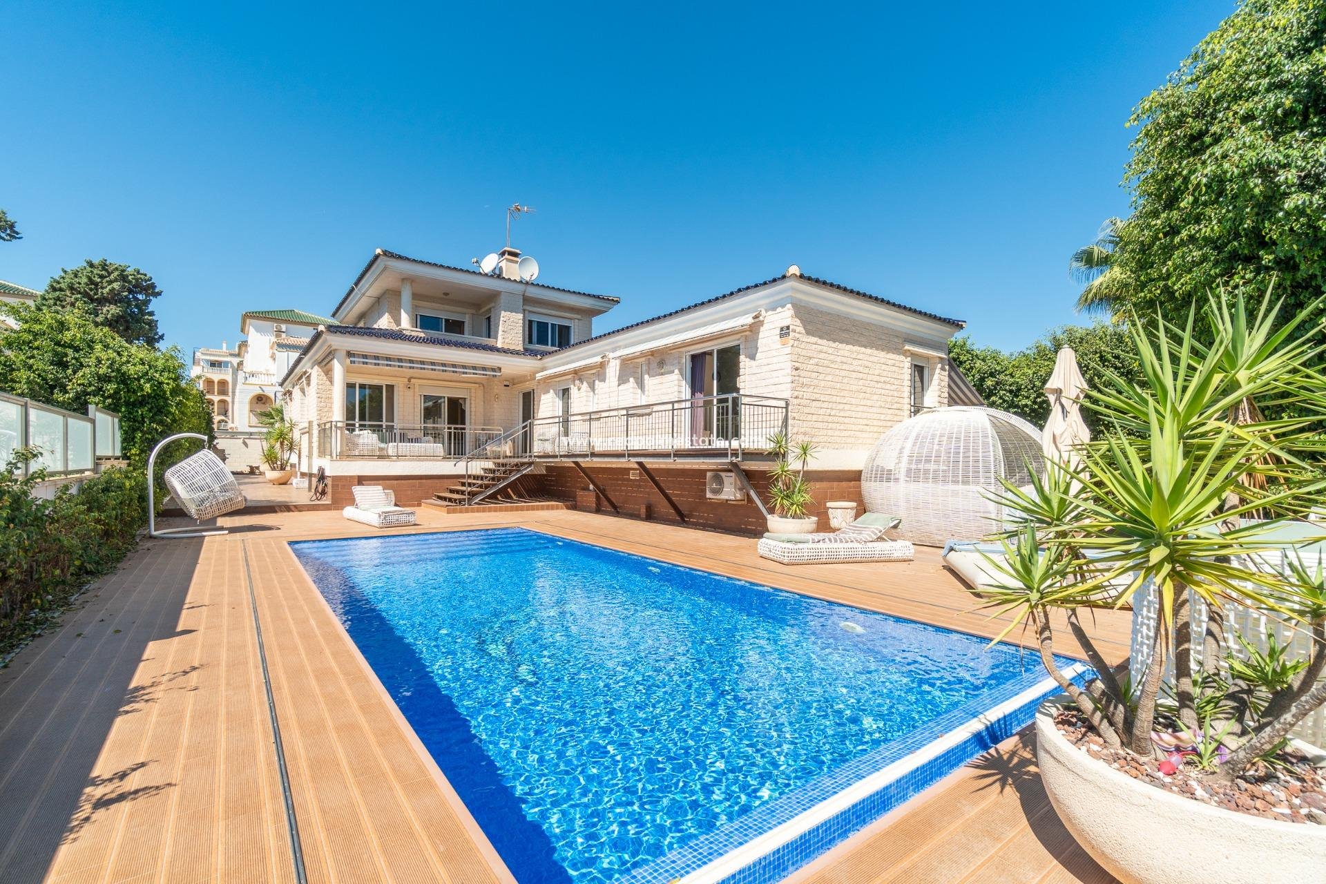 Resale - Villa -
Torrevieja - Torre la mata