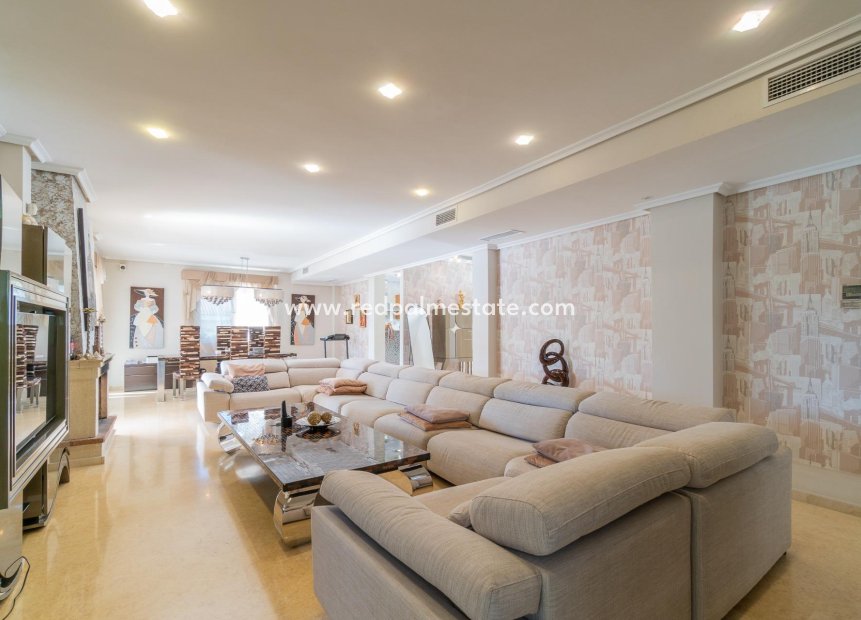 Resale - Villa -
Torrevieja - Torre la mata