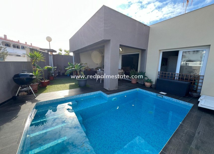 Resale - Villa -
Torrevieja - Torreblanca