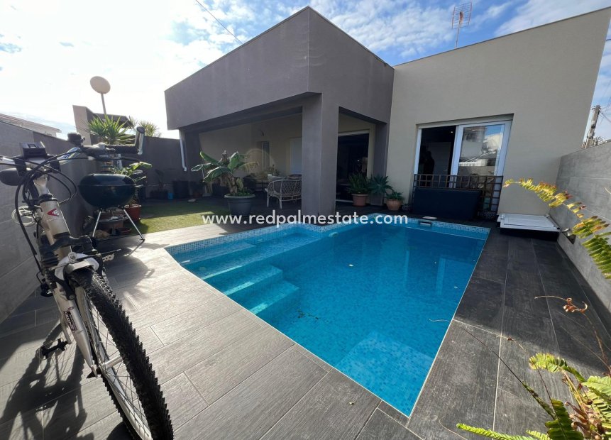 Resale - Villa -
Torrevieja - Torreblanca