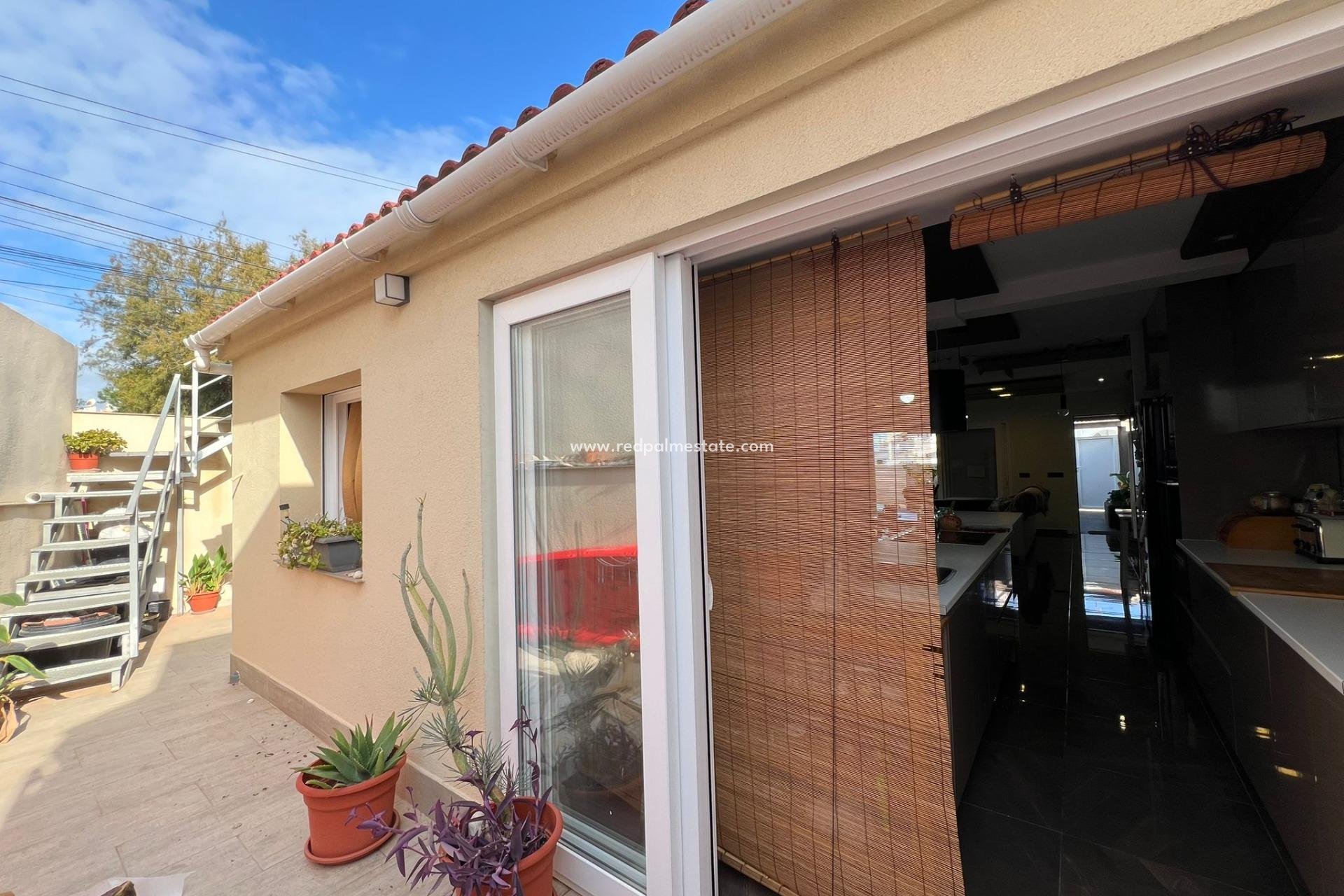 Resale - Villa -
Torrevieja - Torreblanca