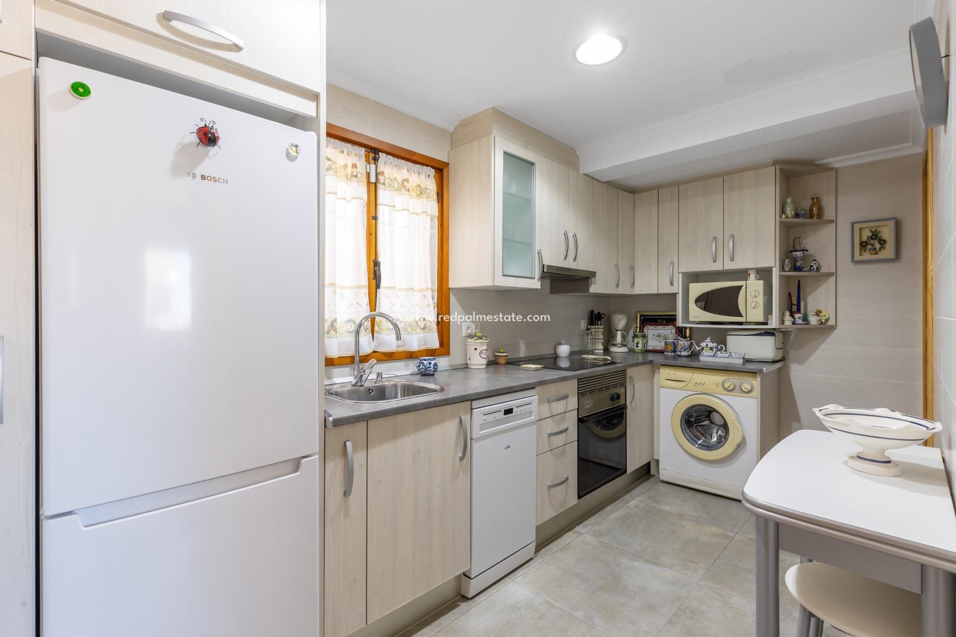 Resale - Villa -
Torrevieja - Torreblanca