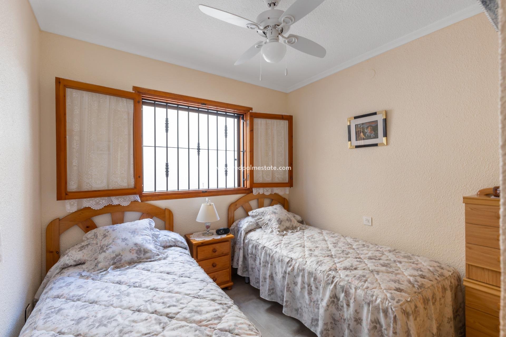 Resale - Villa -
Torrevieja - Torreblanca