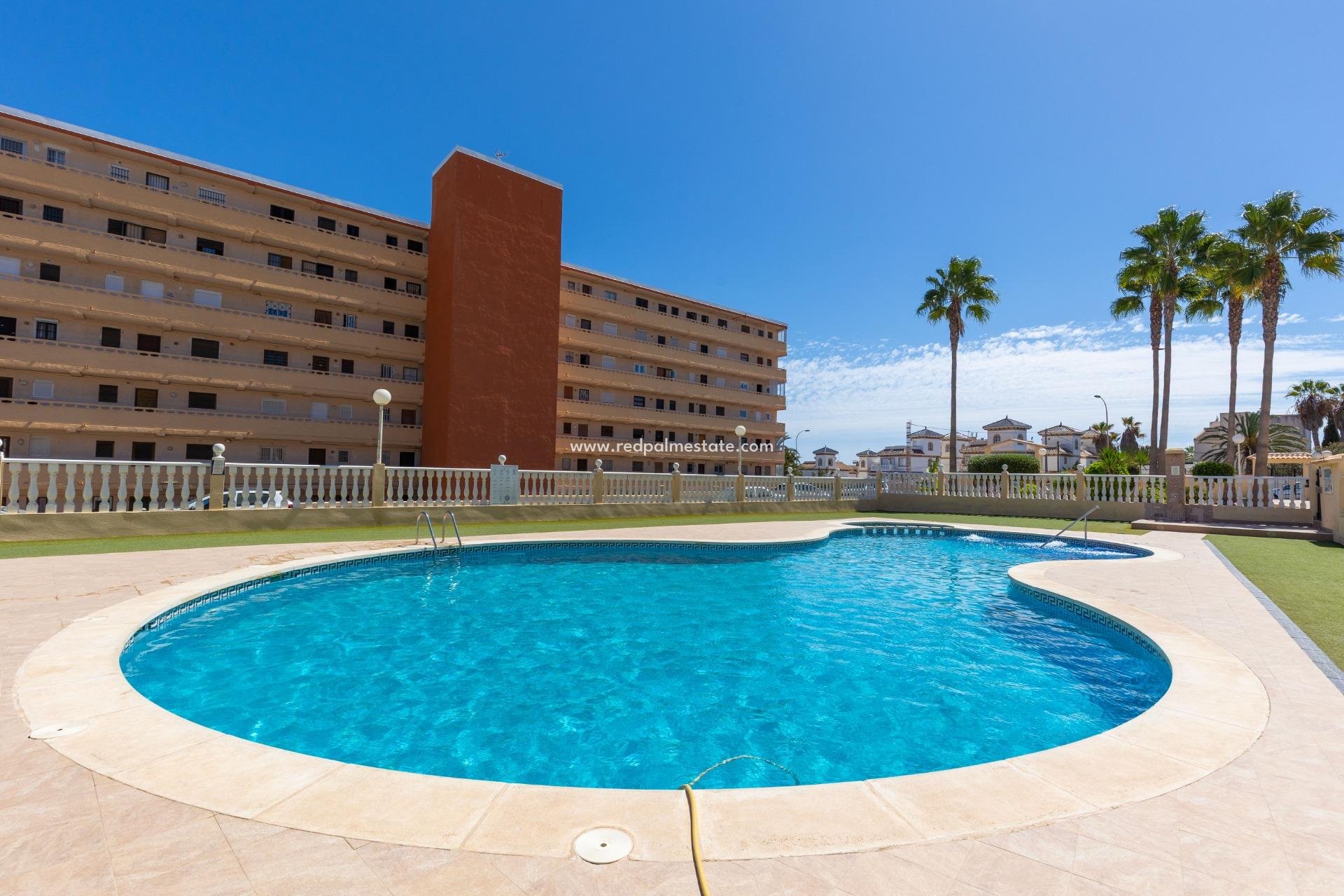 Resale - Villa -
Torrevieja - Torreblanca