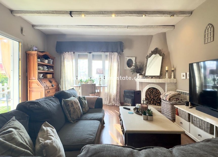 Resale - Villa -
Torrevieja - Torreblanca