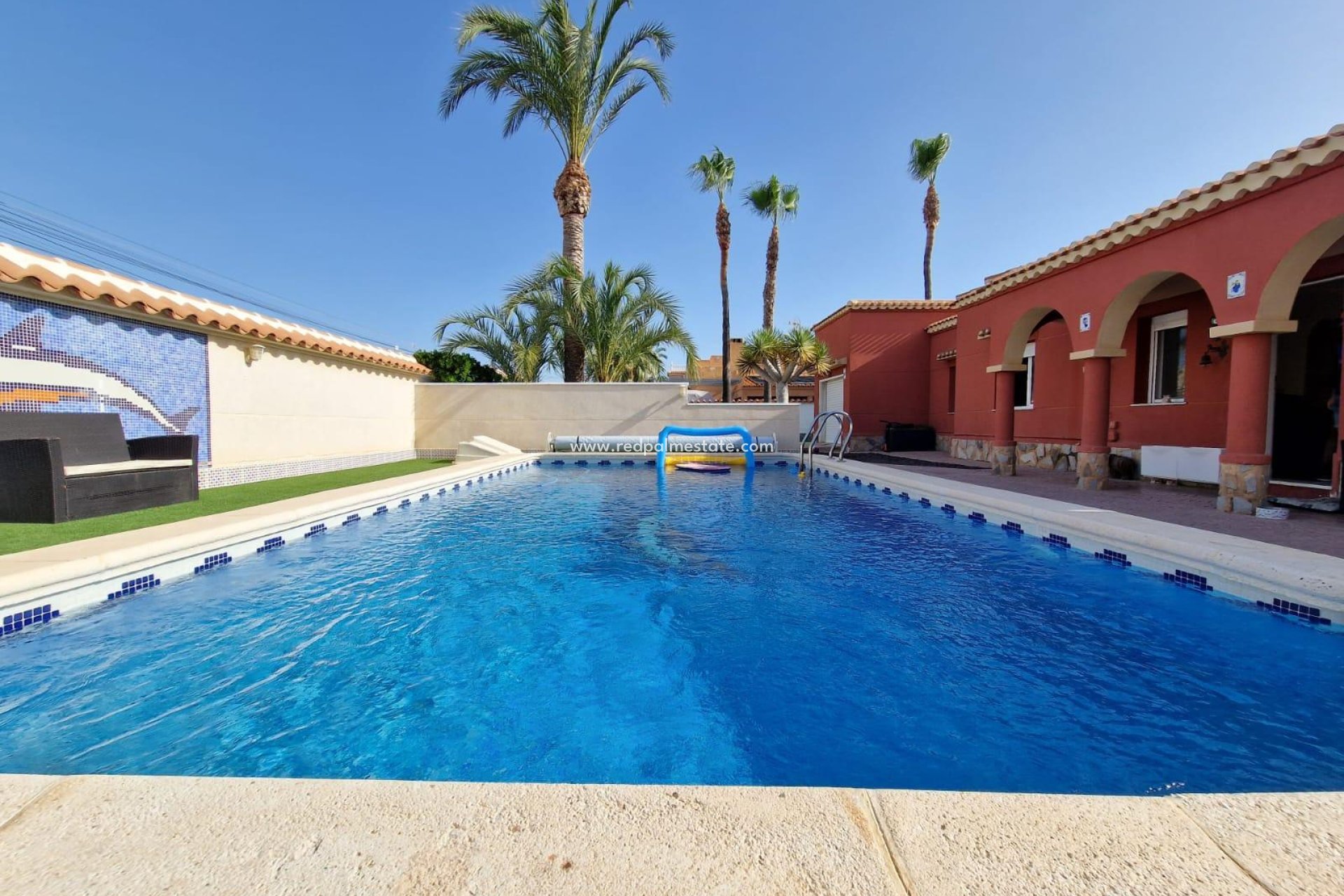 Resale - Villa -
Torrevieja - Torreta