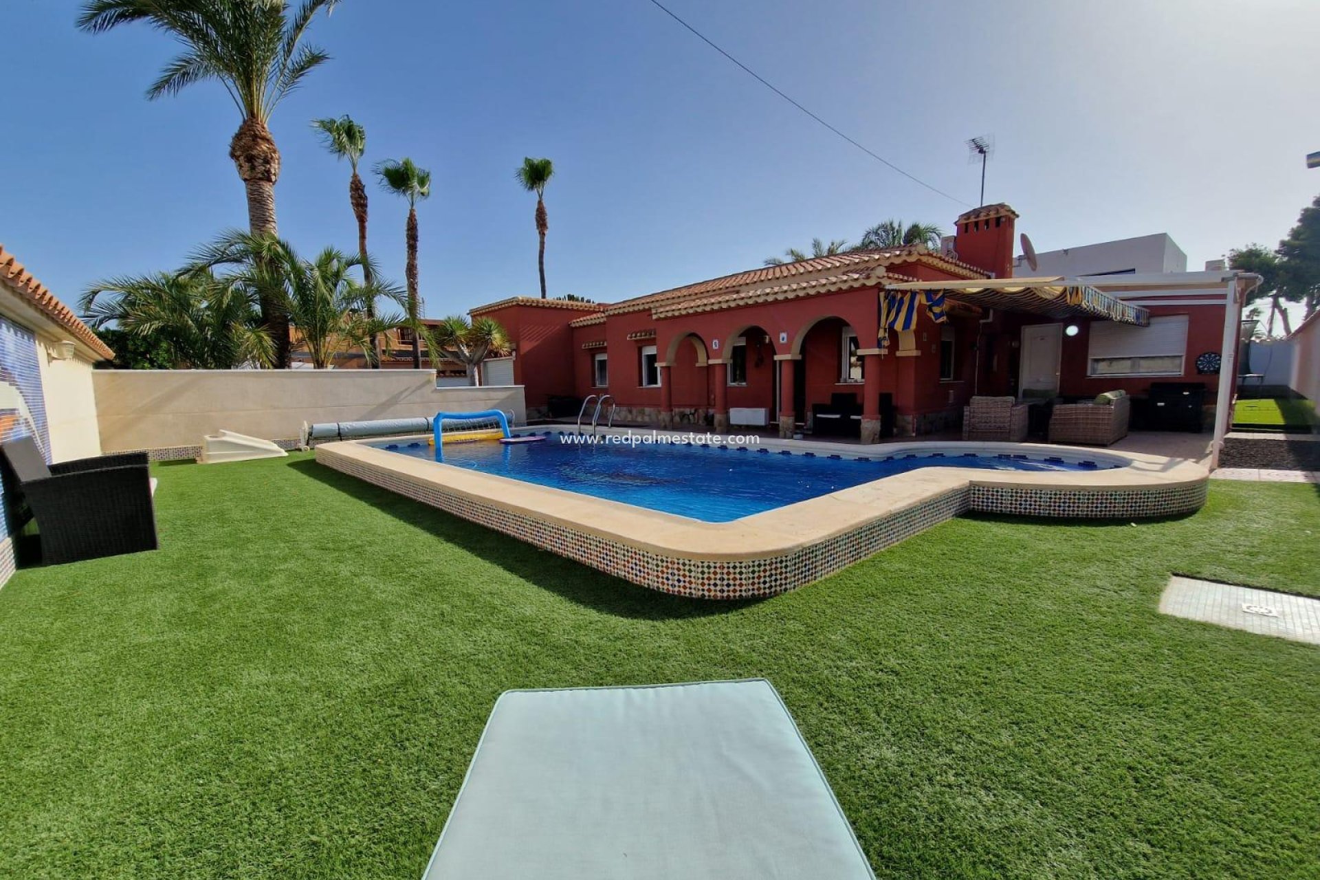 Resale - Villa -
Torrevieja - Torreta