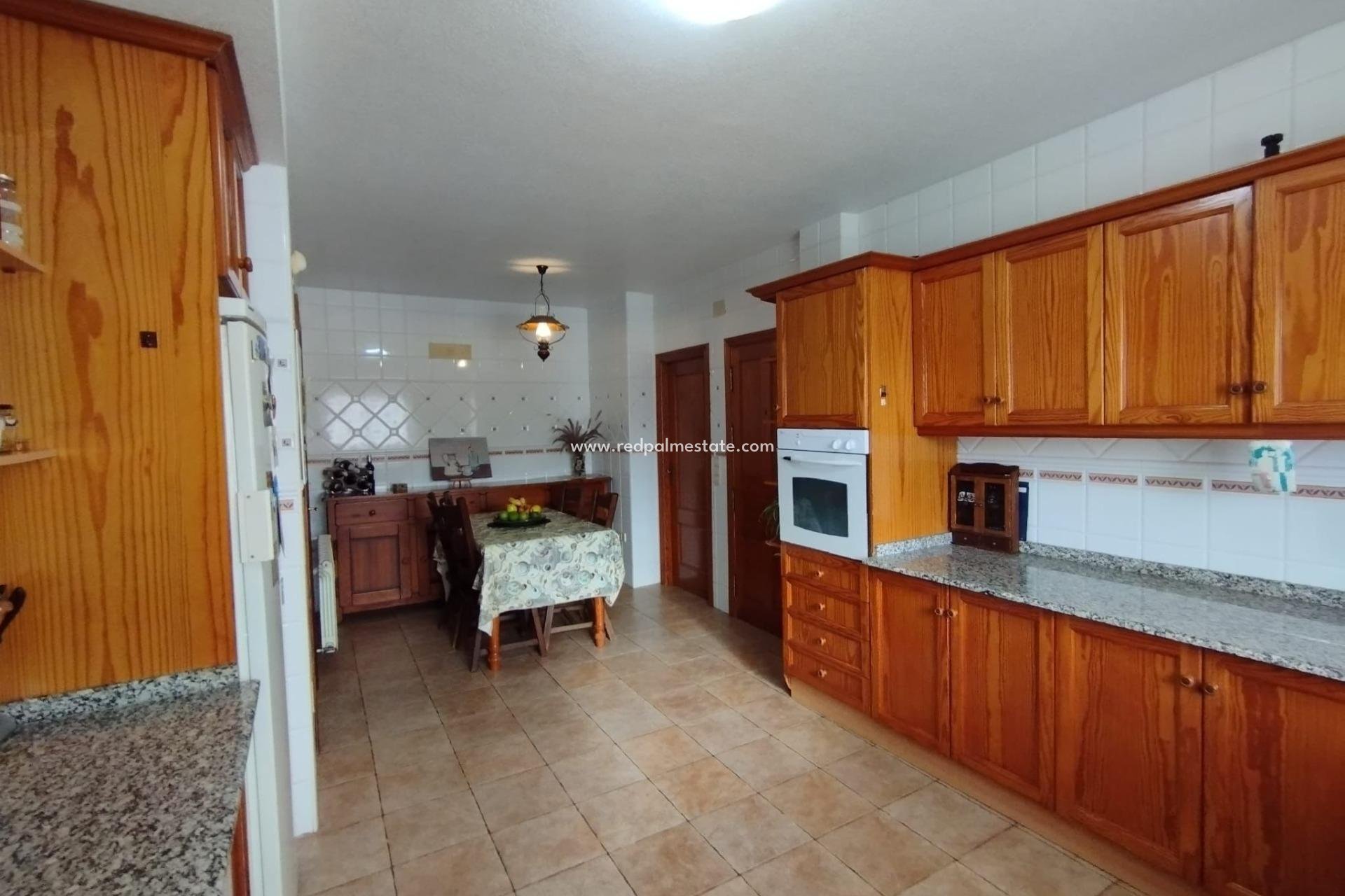 Resale - Villa -
Torrevieja - Torreta