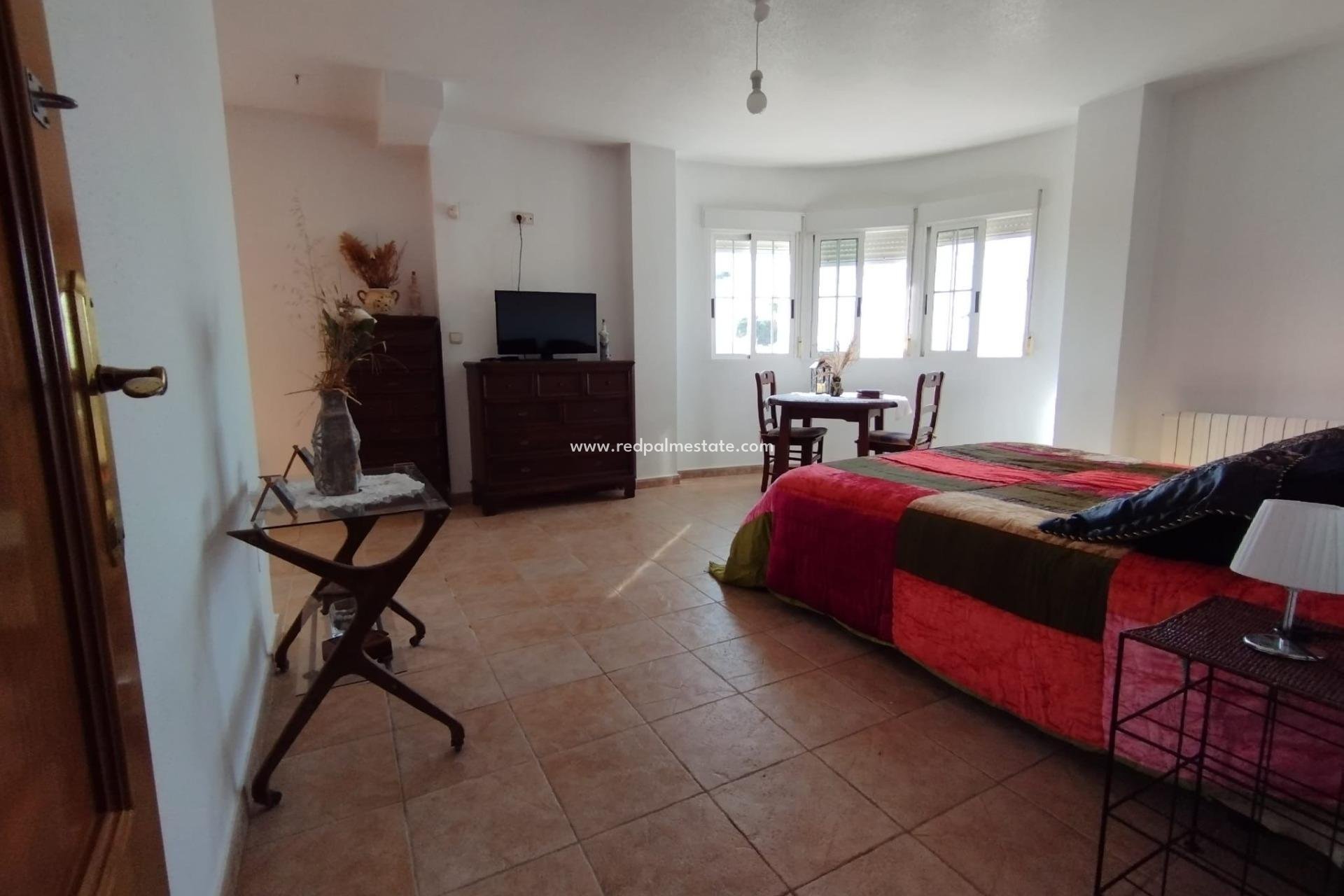 Resale - Villa -
Torrevieja - Torreta