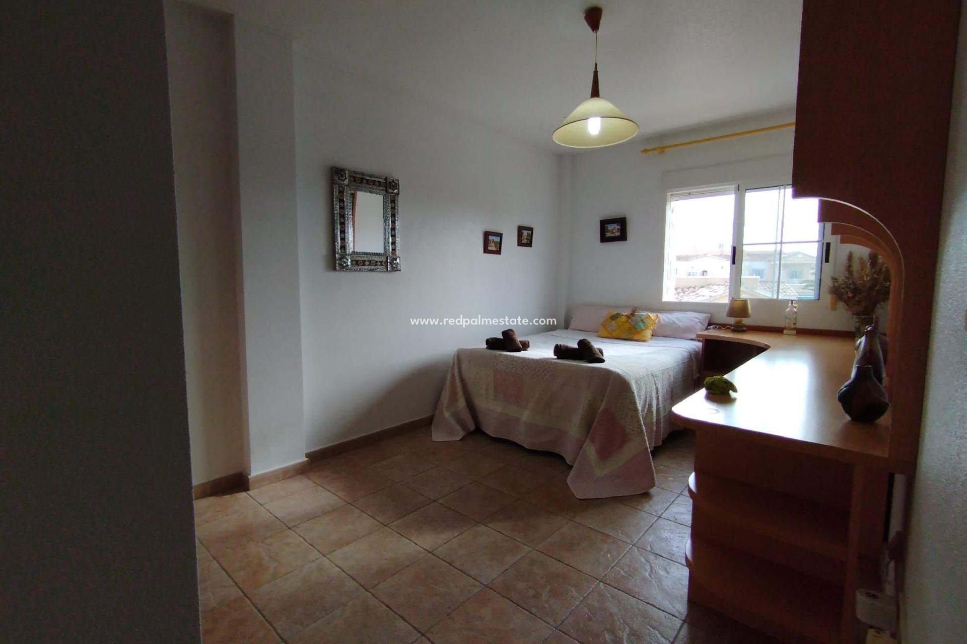 Resale - Villa -
Torrevieja - Torreta