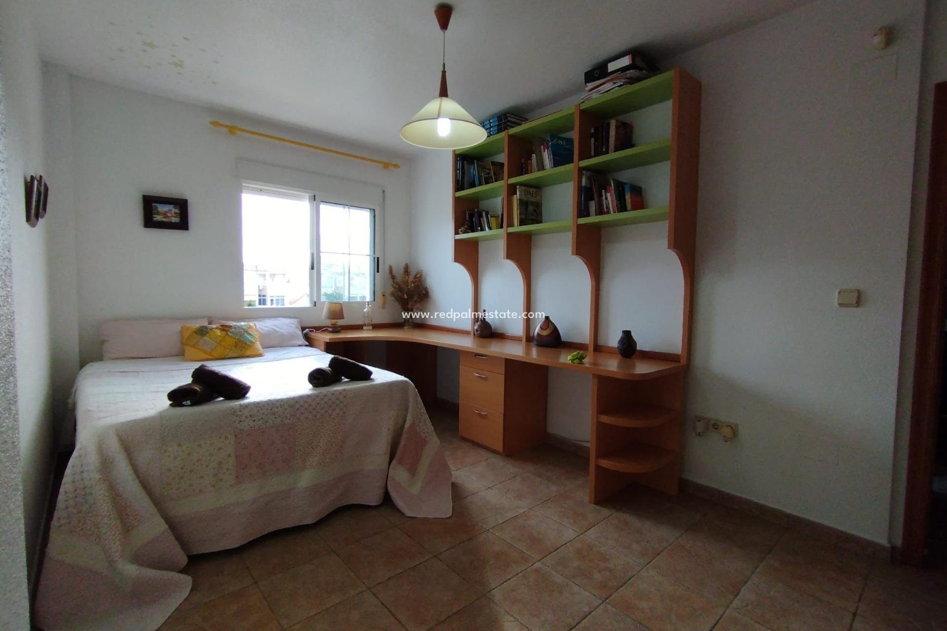 Resale - Villa -
Torrevieja - Torreta