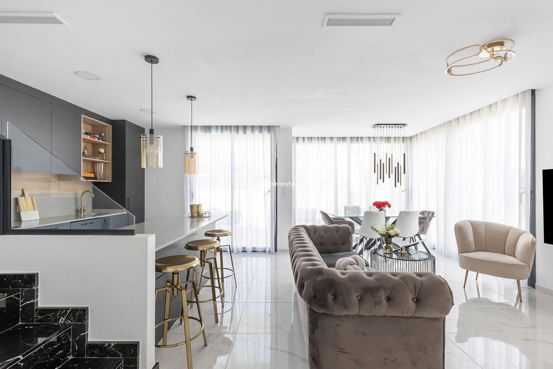 Resale - Villa -
Torrevieja - Torretas