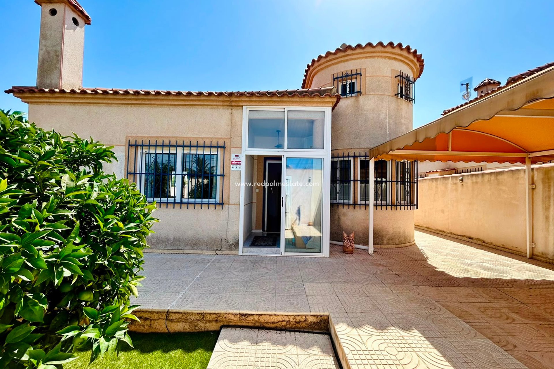 Resale - Villa -
Torrevieja - Urbanización San Luis