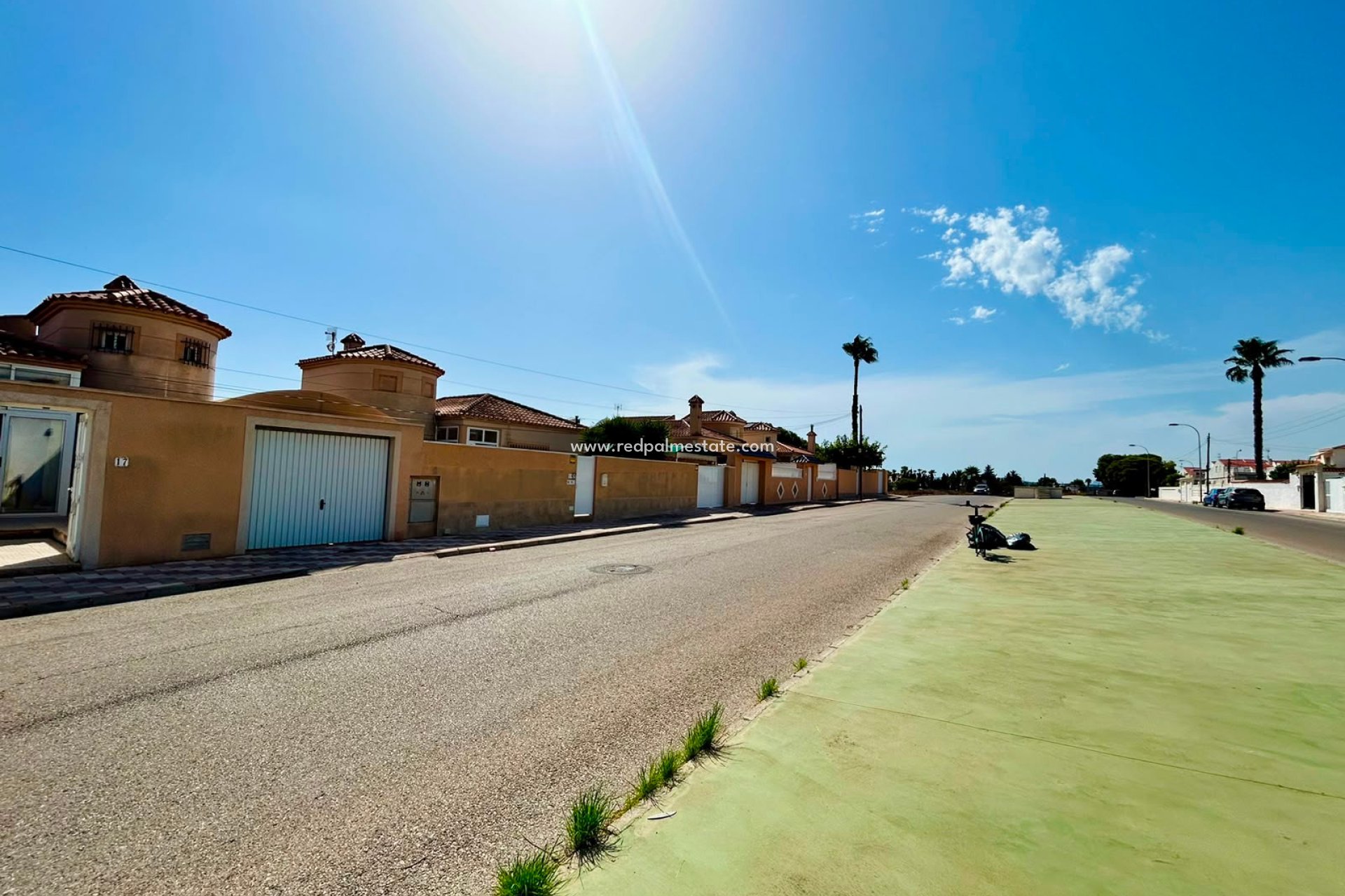 Resale - Villa -
Torrevieja - Urbanización San Luis