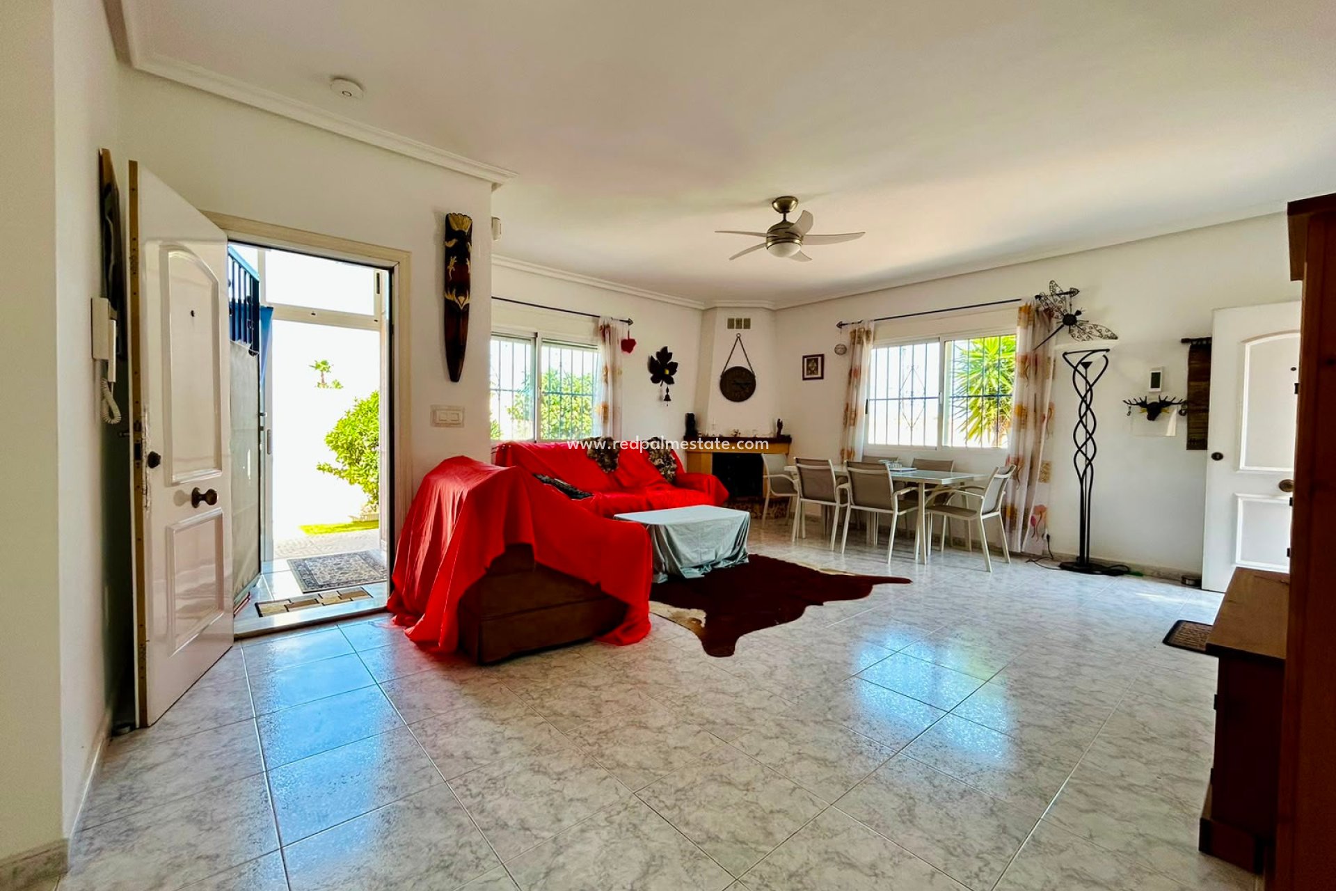 Resale - Villa -
Torrevieja - Urbanización San Luis
