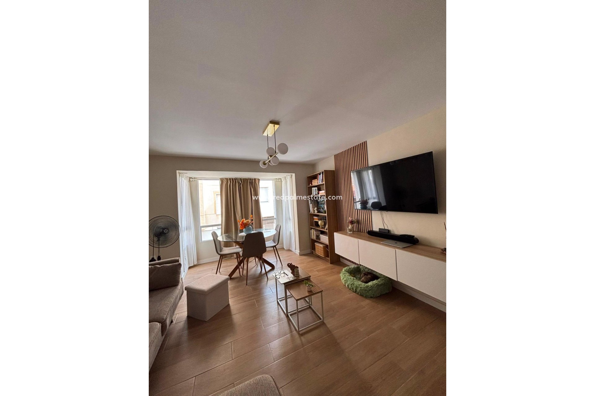 Resale - Villa -
Torrevieja