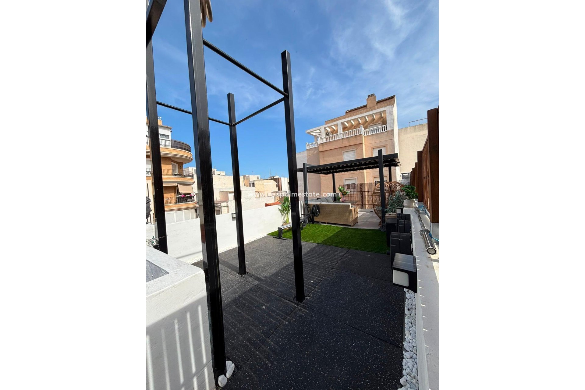 Resale - Villa -
Torrevieja