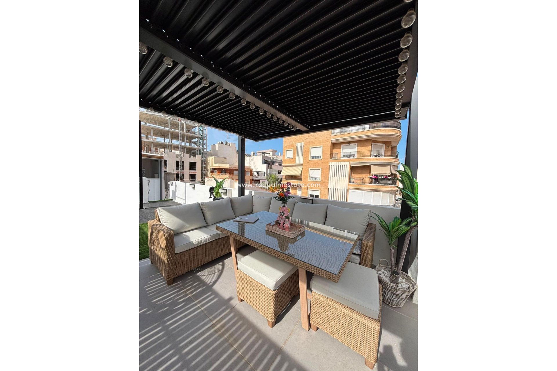 Resale - Villa -
Torrevieja