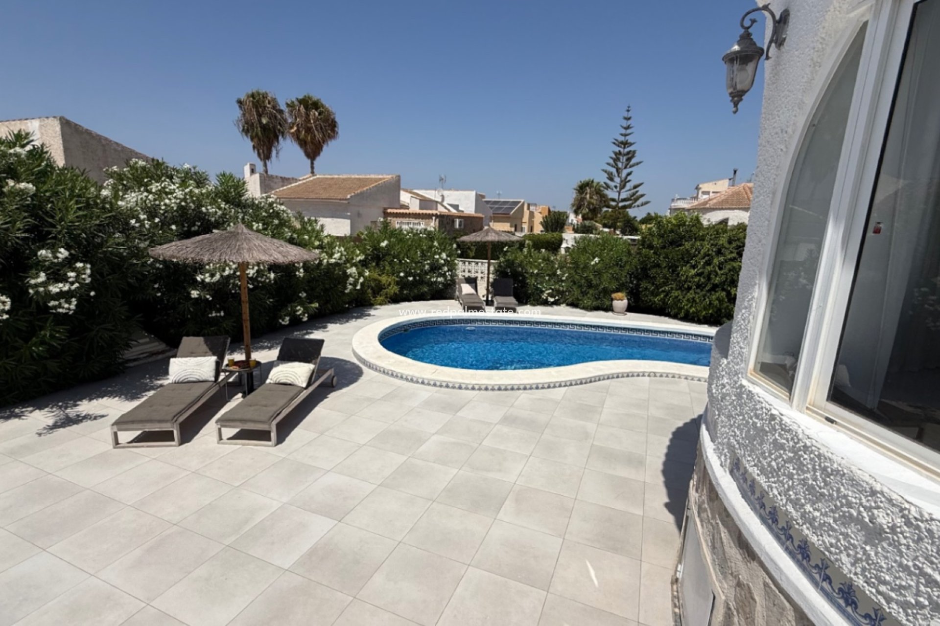 Resale - Villa -
Torrevieja