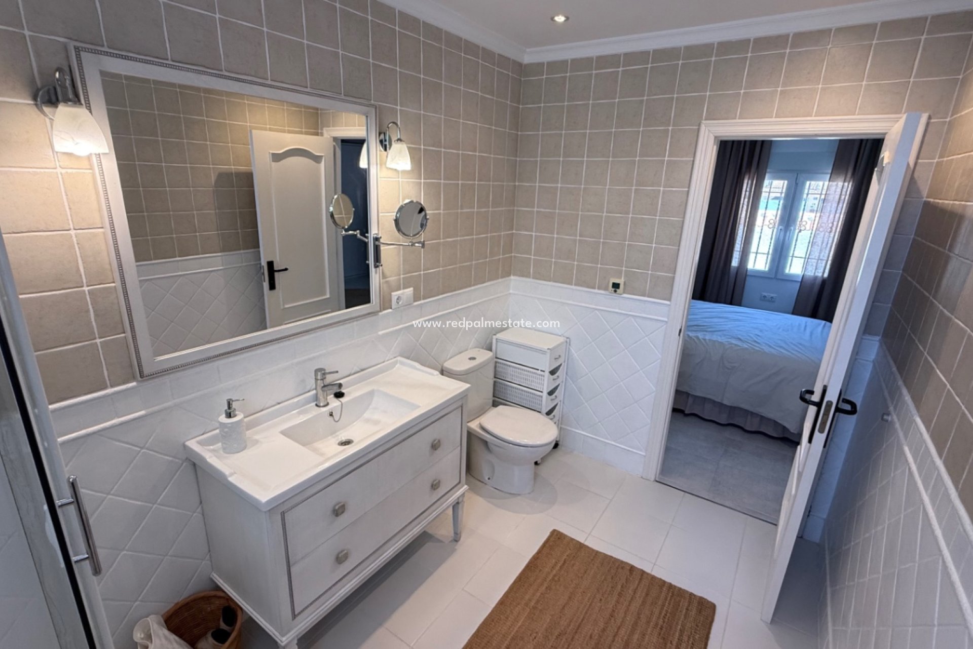 Resale - Villa -
Torrevieja