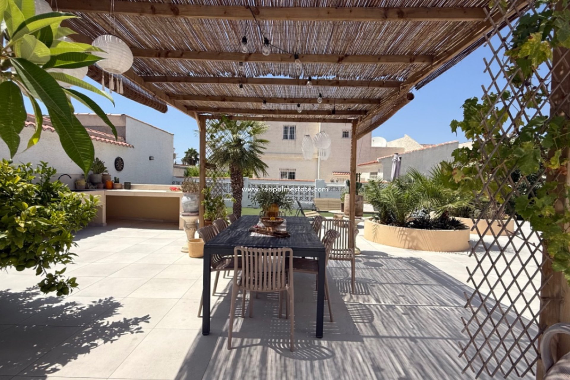 Resale - Villa -
Torrevieja