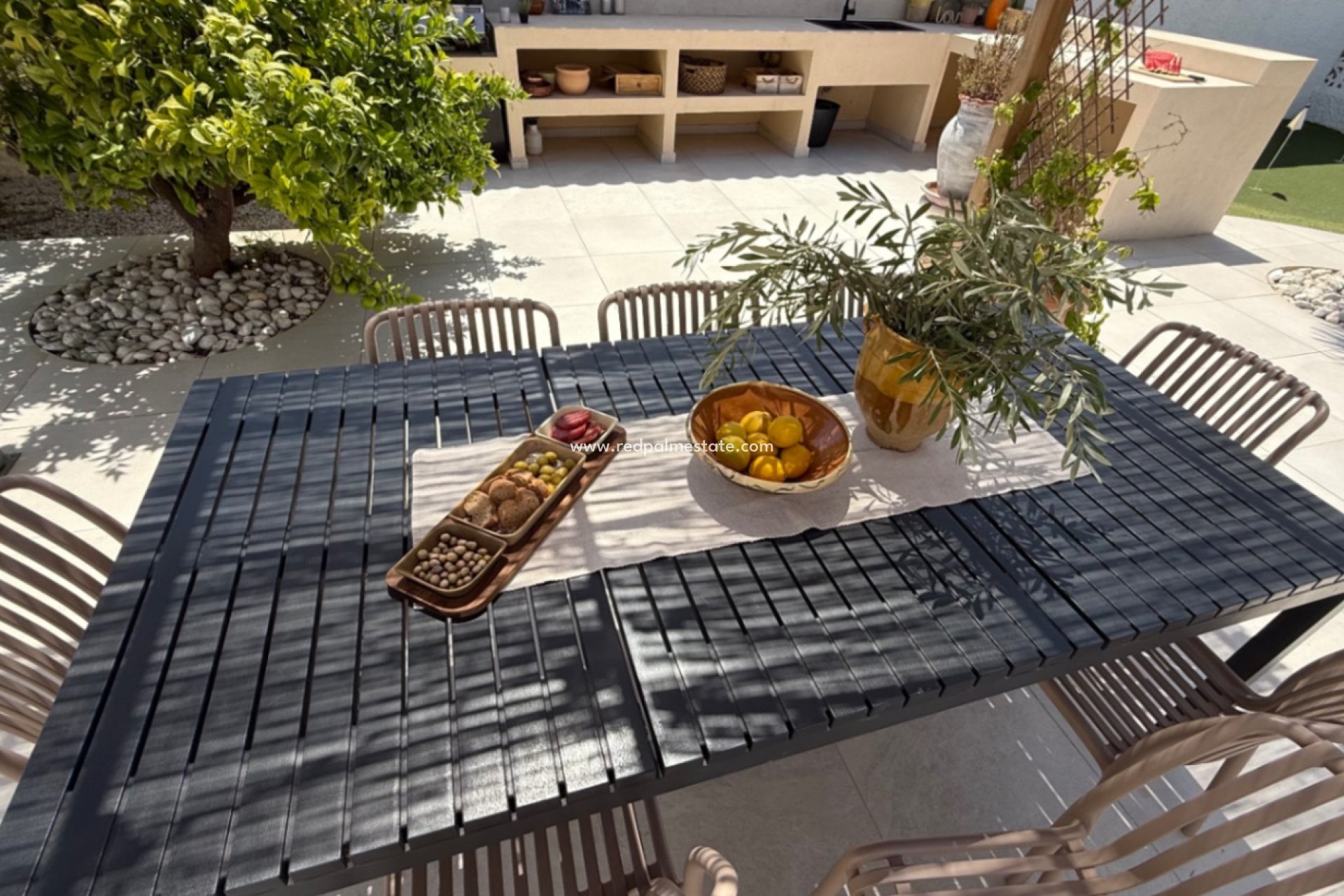 Resale - Villa -
Torrevieja