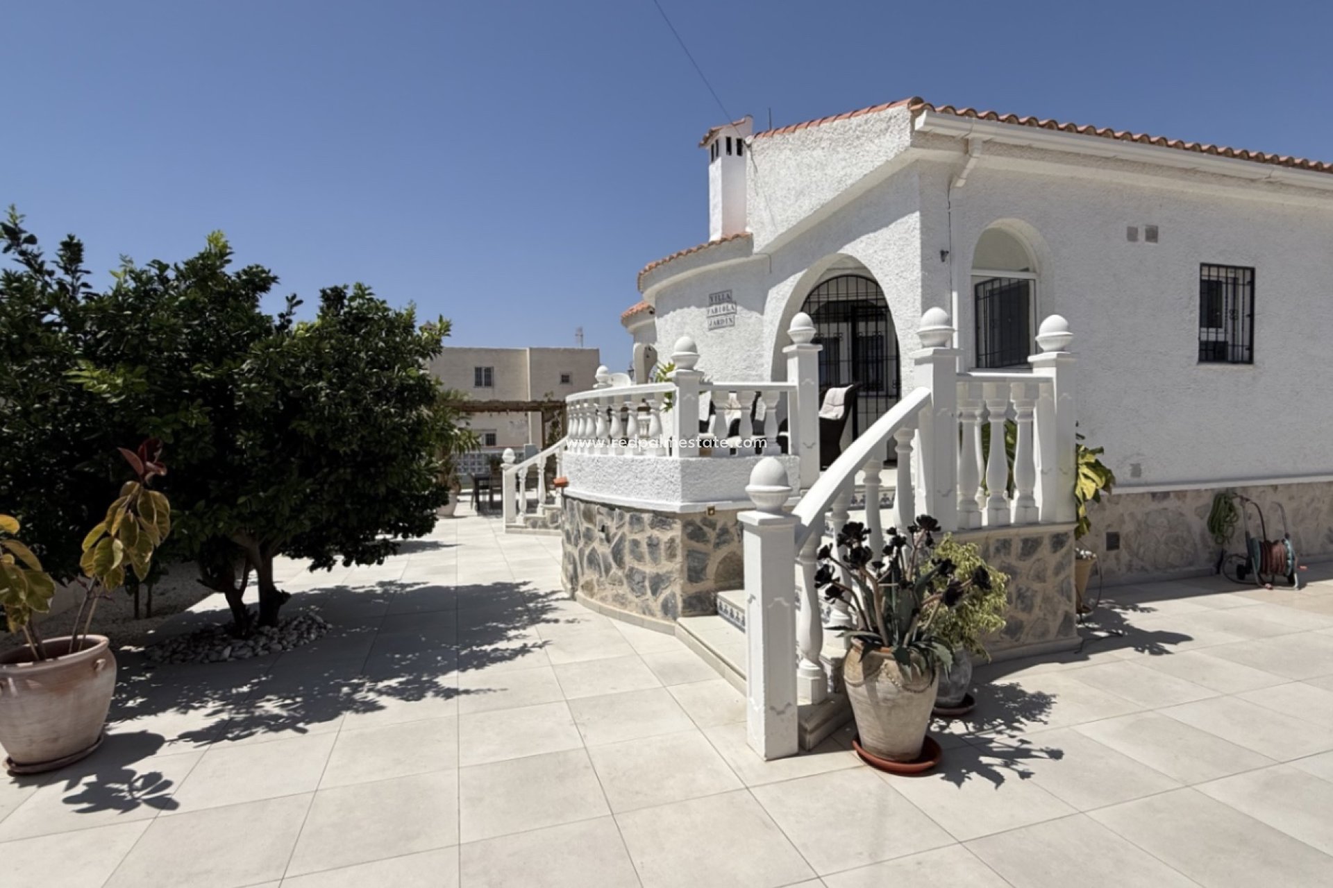 Resale - Villa -
Torrevieja