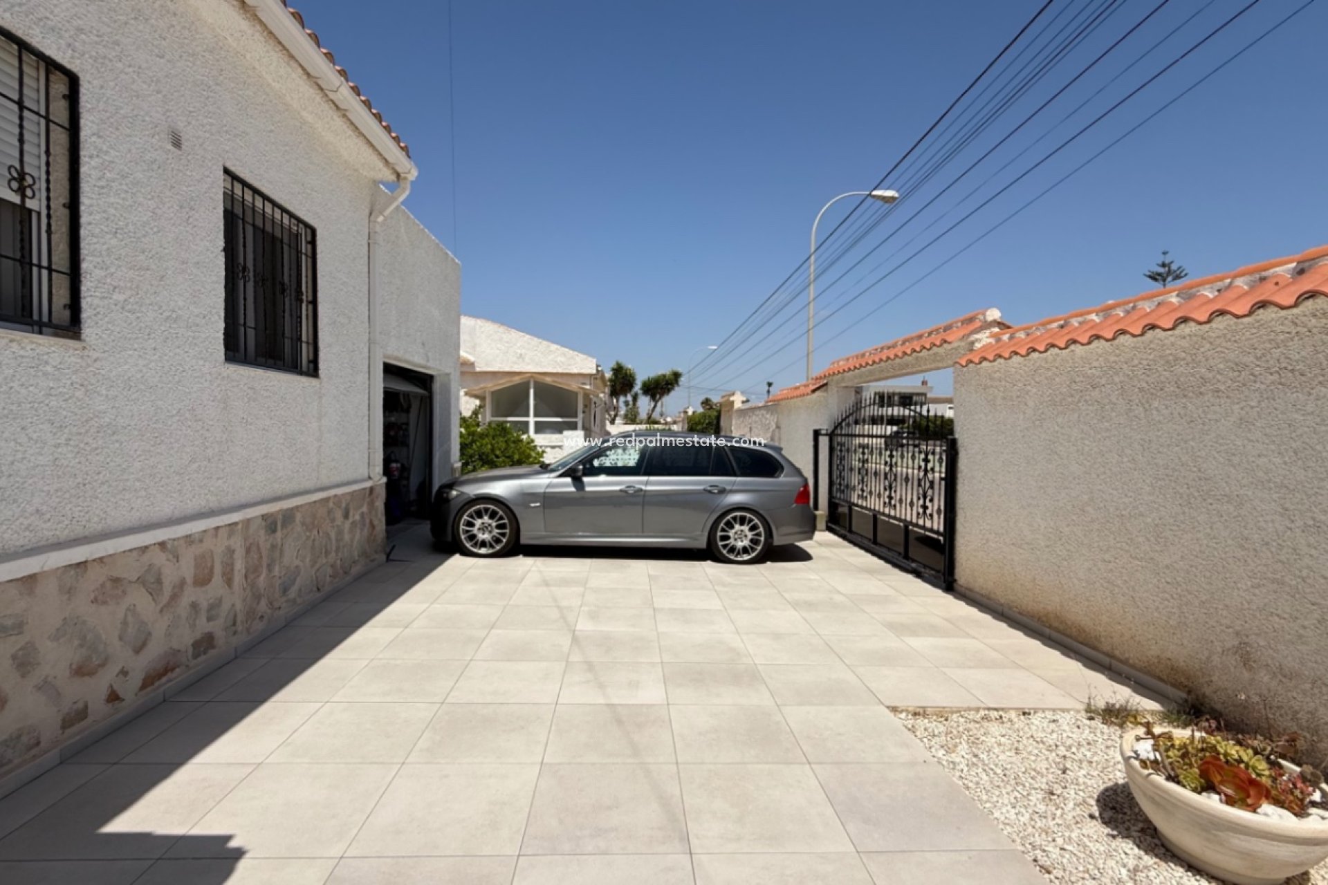Resale - Villa -
Torrevieja