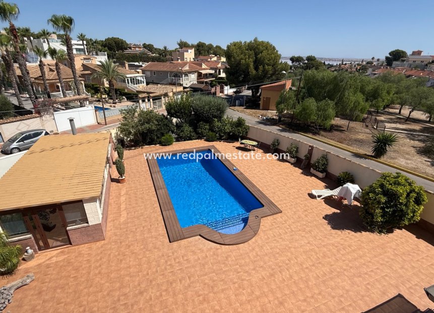 Resale - Villa -
Torrevieja