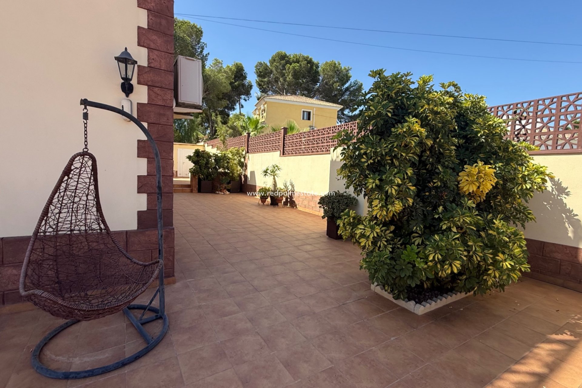 Resale - Villa -
Torrevieja