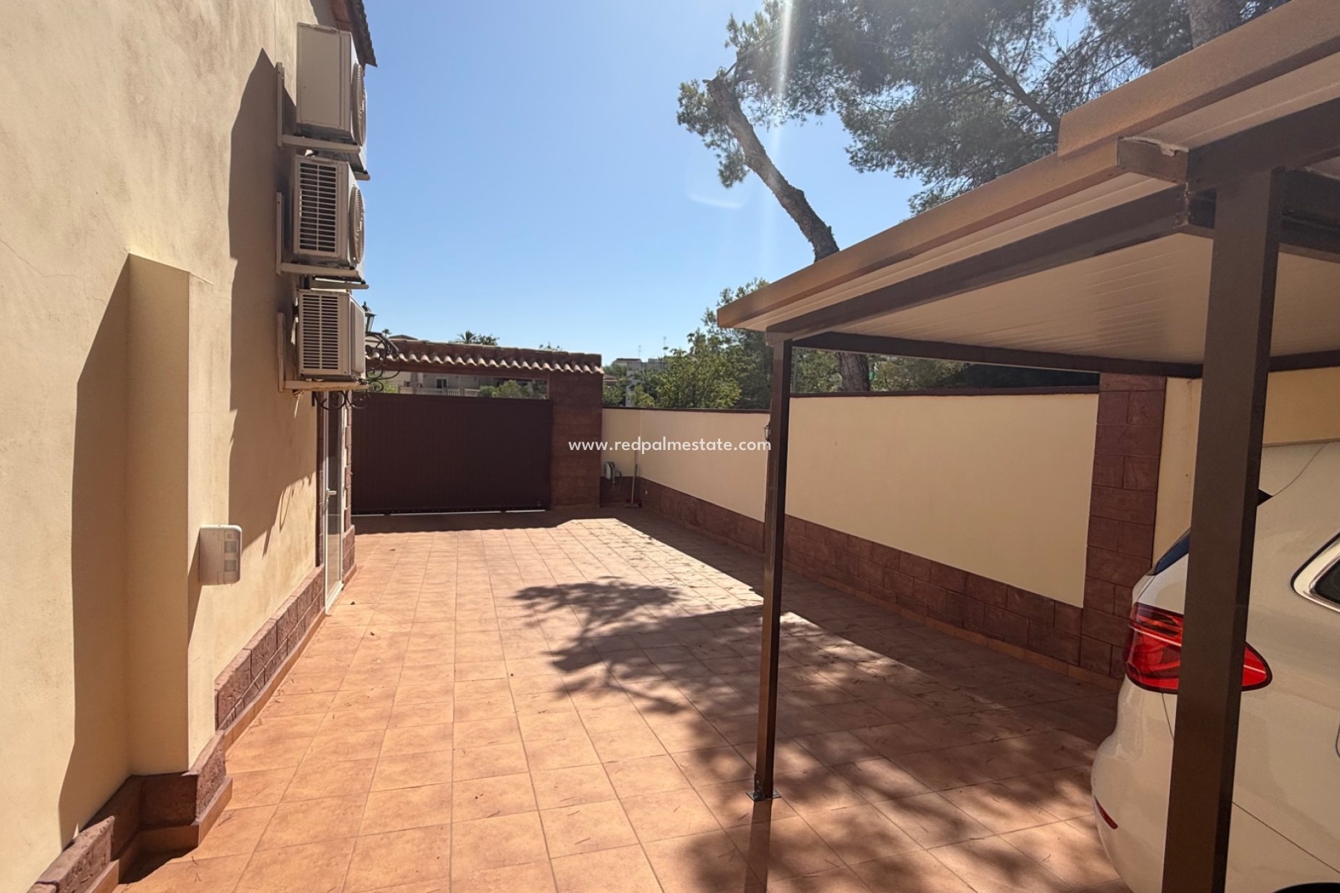 Resale - Villa -
Torrevieja