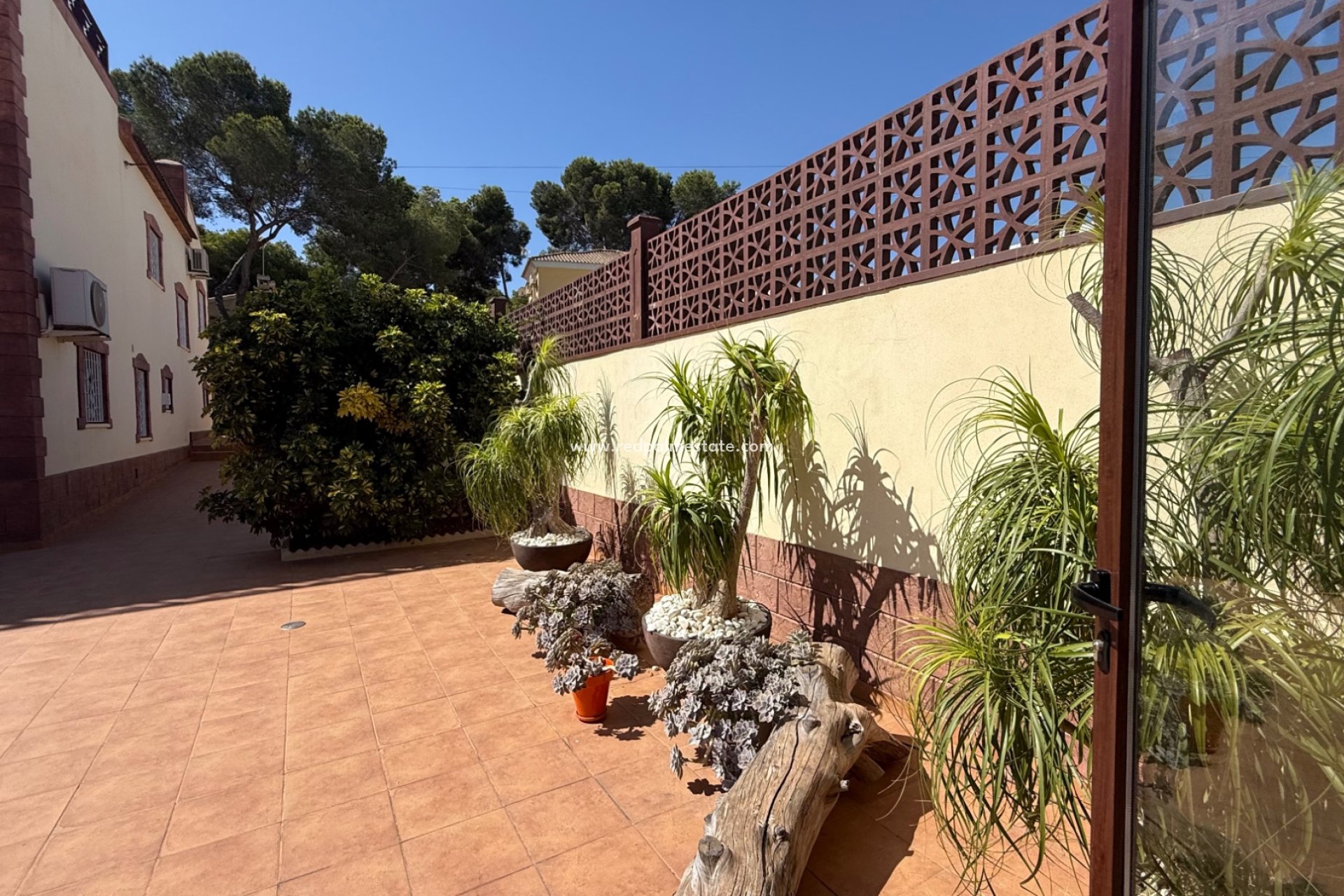 Resale - Villa -
Torrevieja