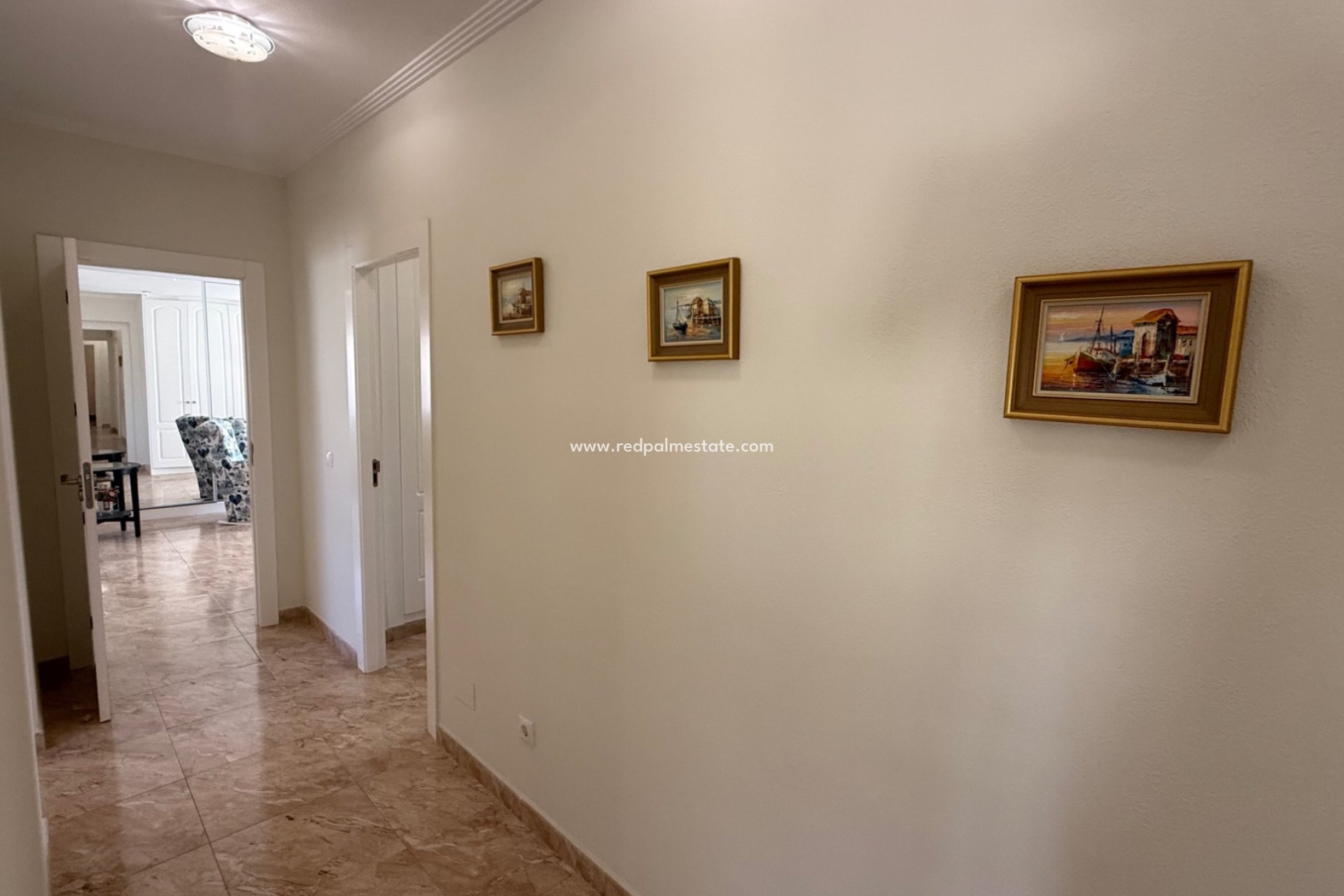 Resale - Villa -
Torrevieja