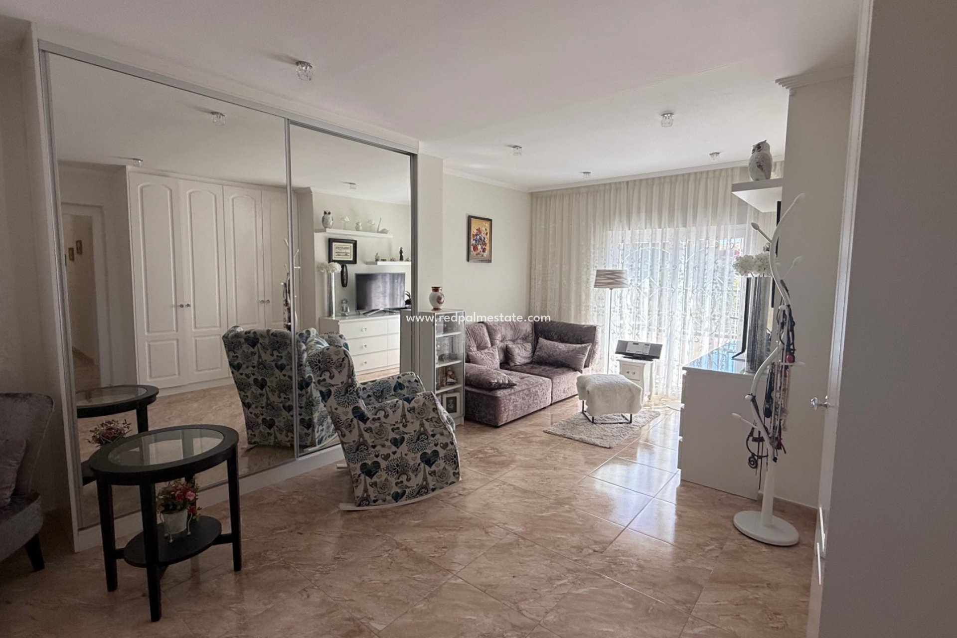 Resale - Villa -
Torrevieja