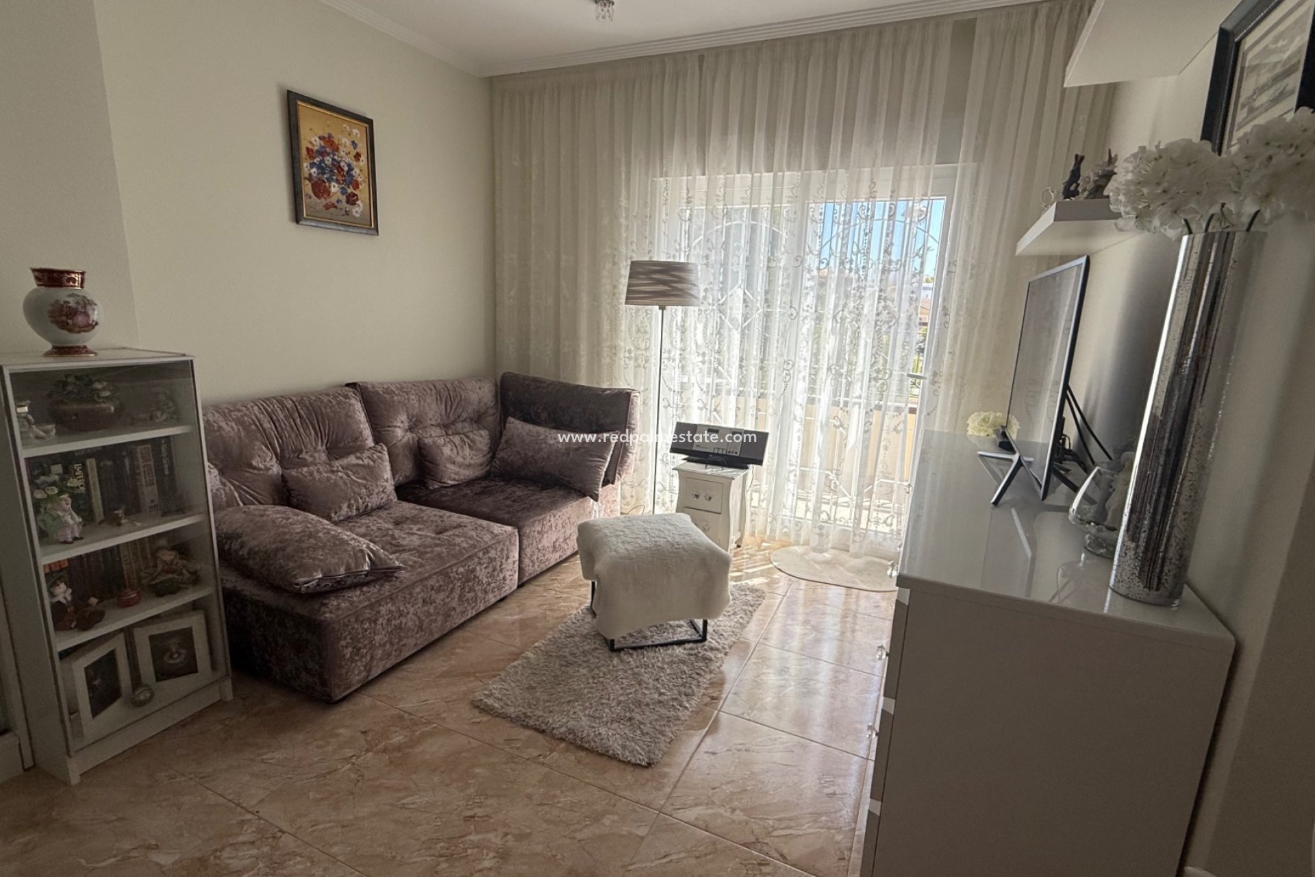 Resale - Villa -
Torrevieja