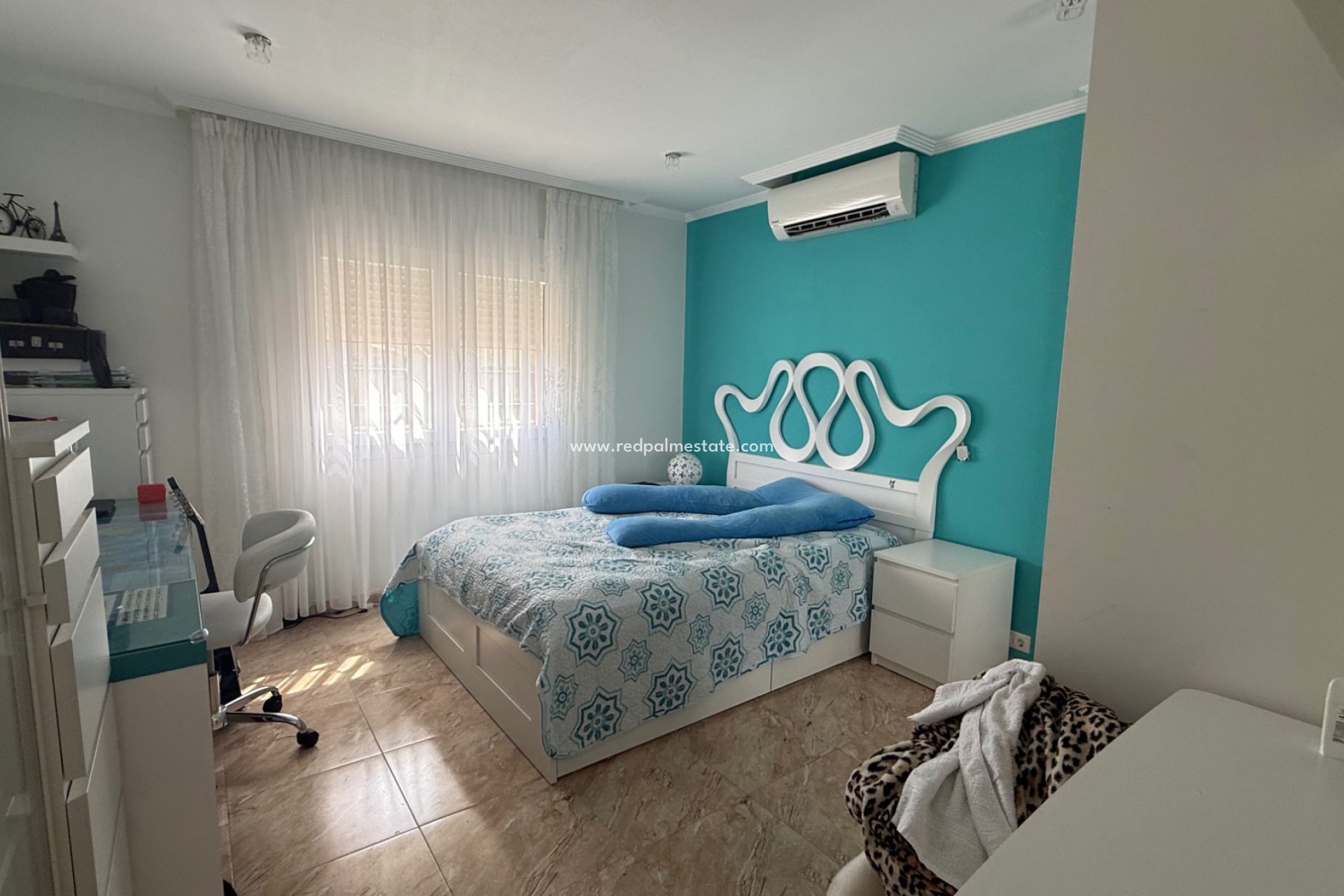 Resale - Villa -
Torrevieja