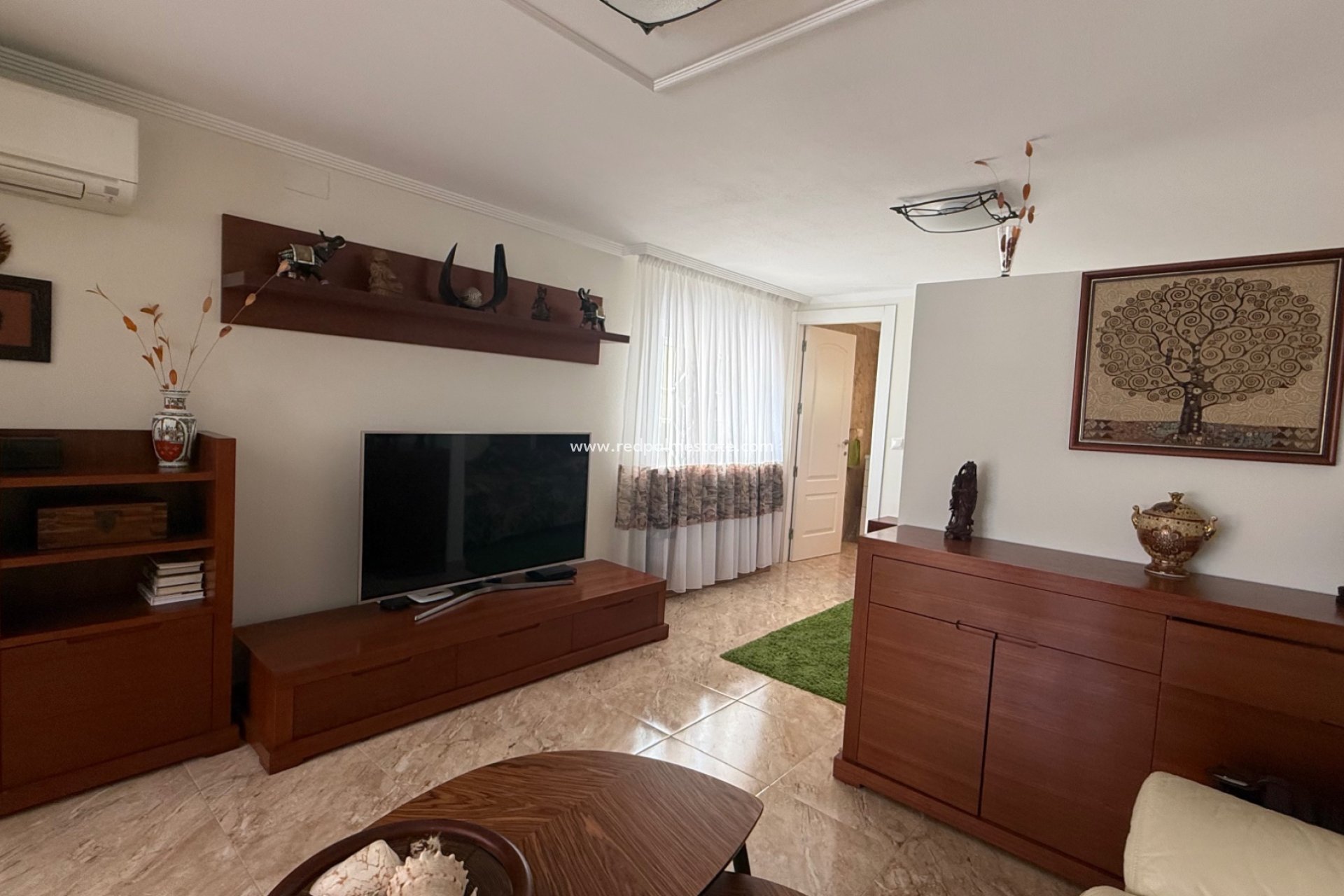 Resale - Villa -
Torrevieja