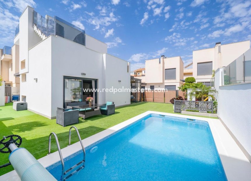Resale - Villa -
Torrevieja