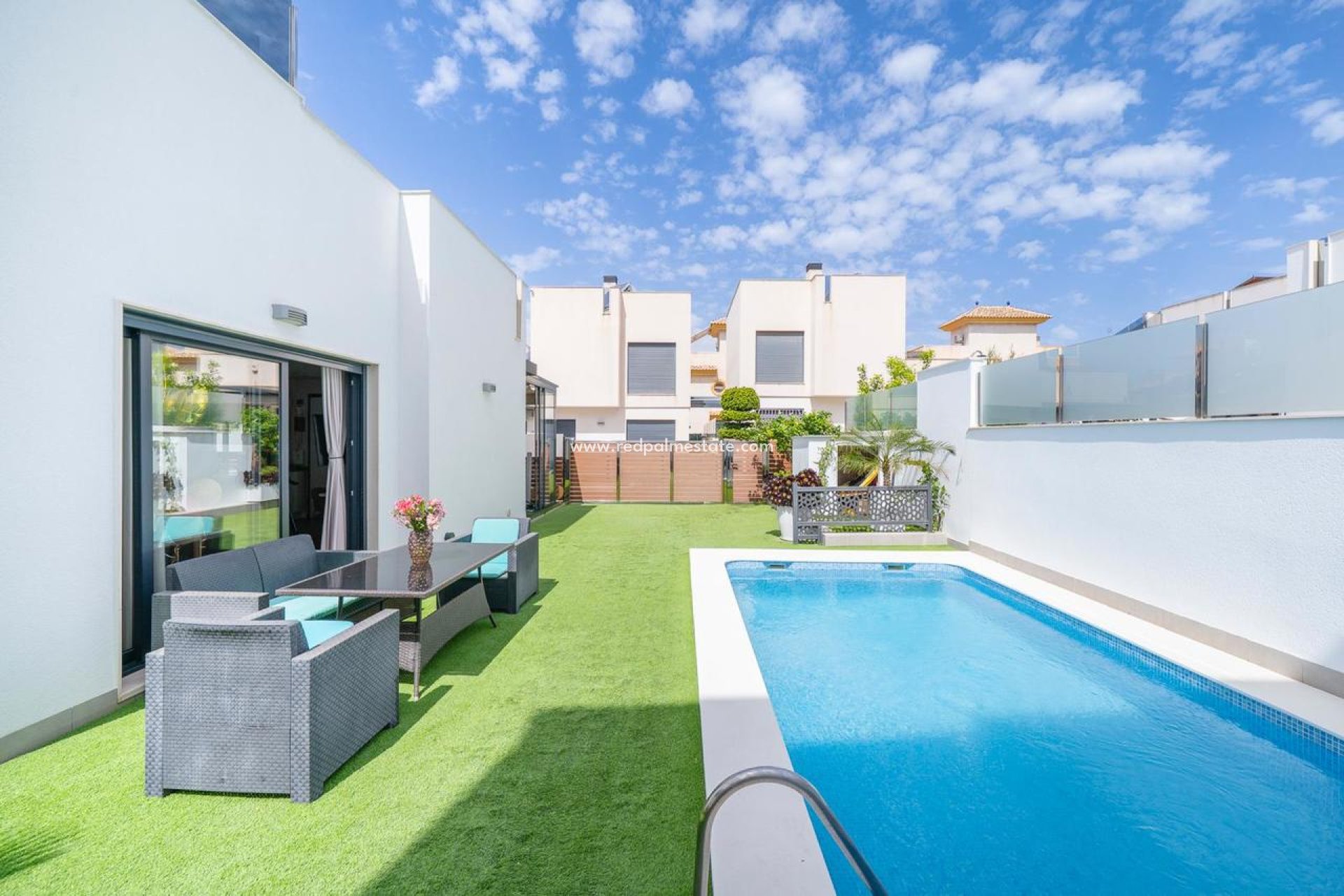 Resale - Villa -
Torrevieja