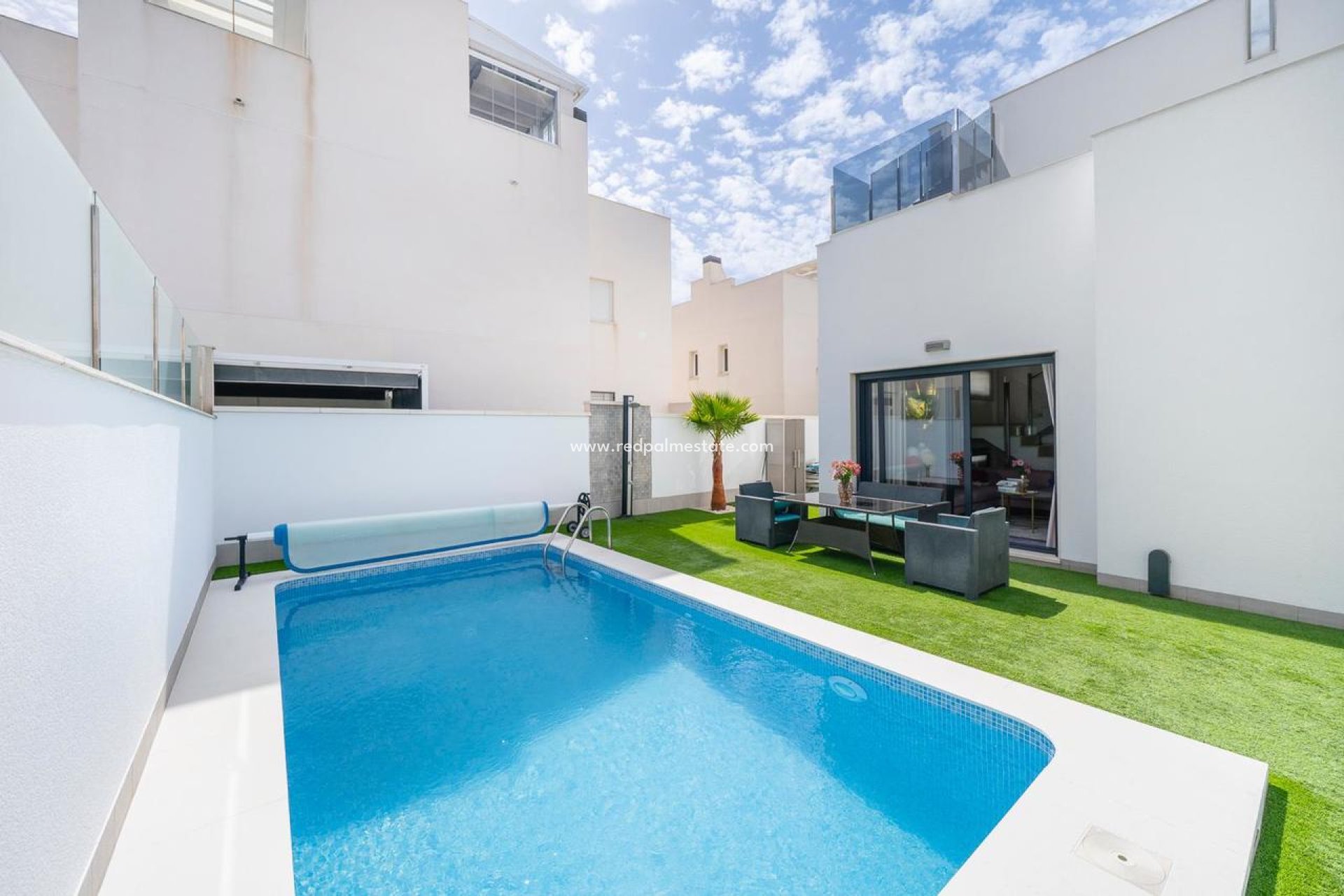 Resale - Villa -
Torrevieja